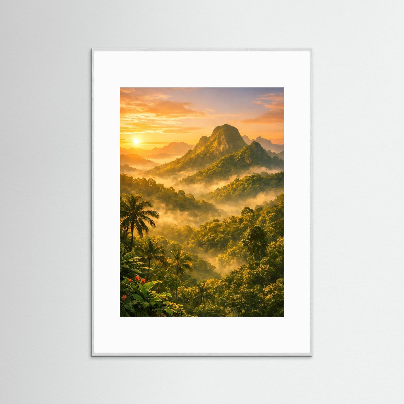 Vertikales Berg-Poster mit Dschungel und Sonnenaufgang im grauem Rahmen