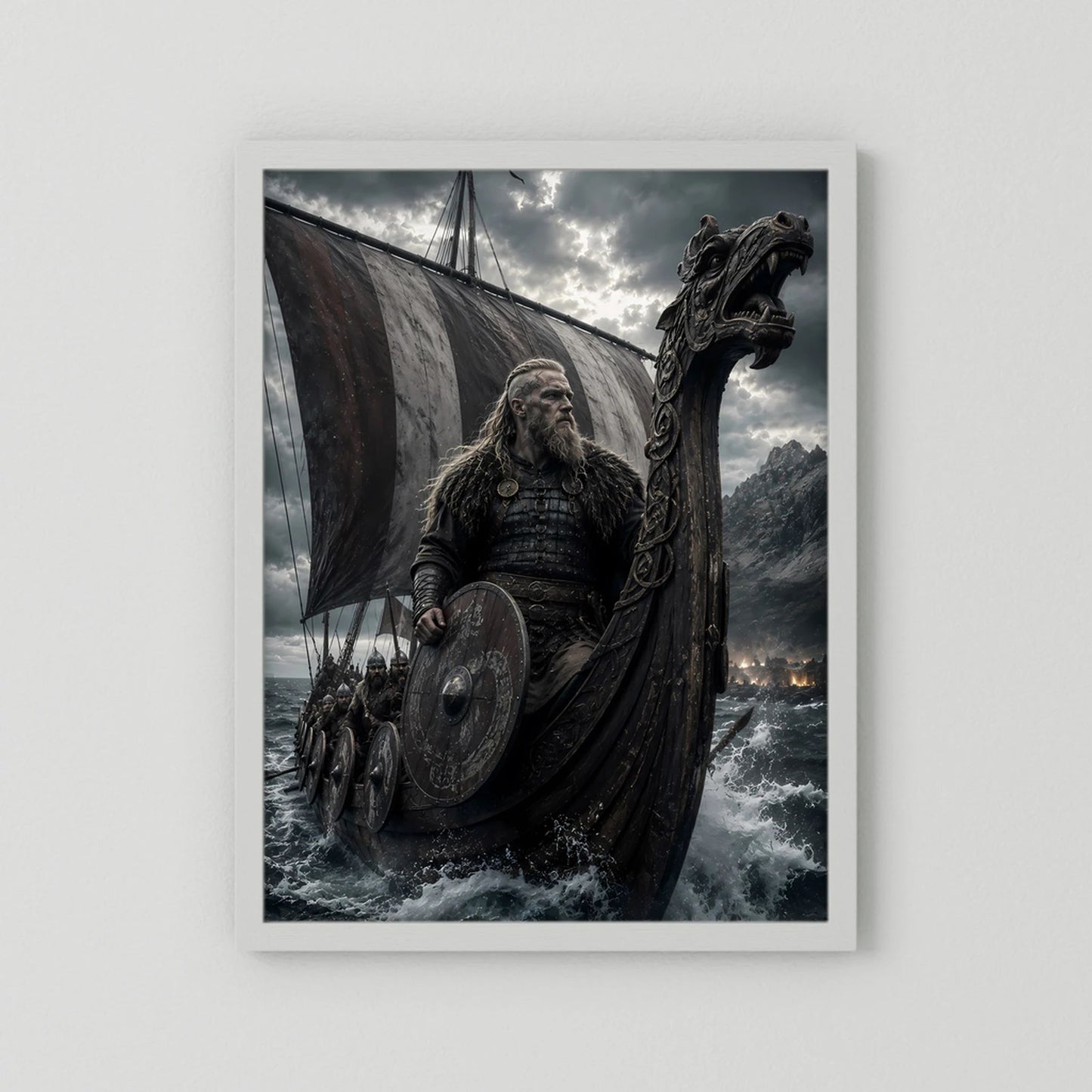 Poster mit Wikinger-Krieger, Schild und Drachenschiff; weißer Rand