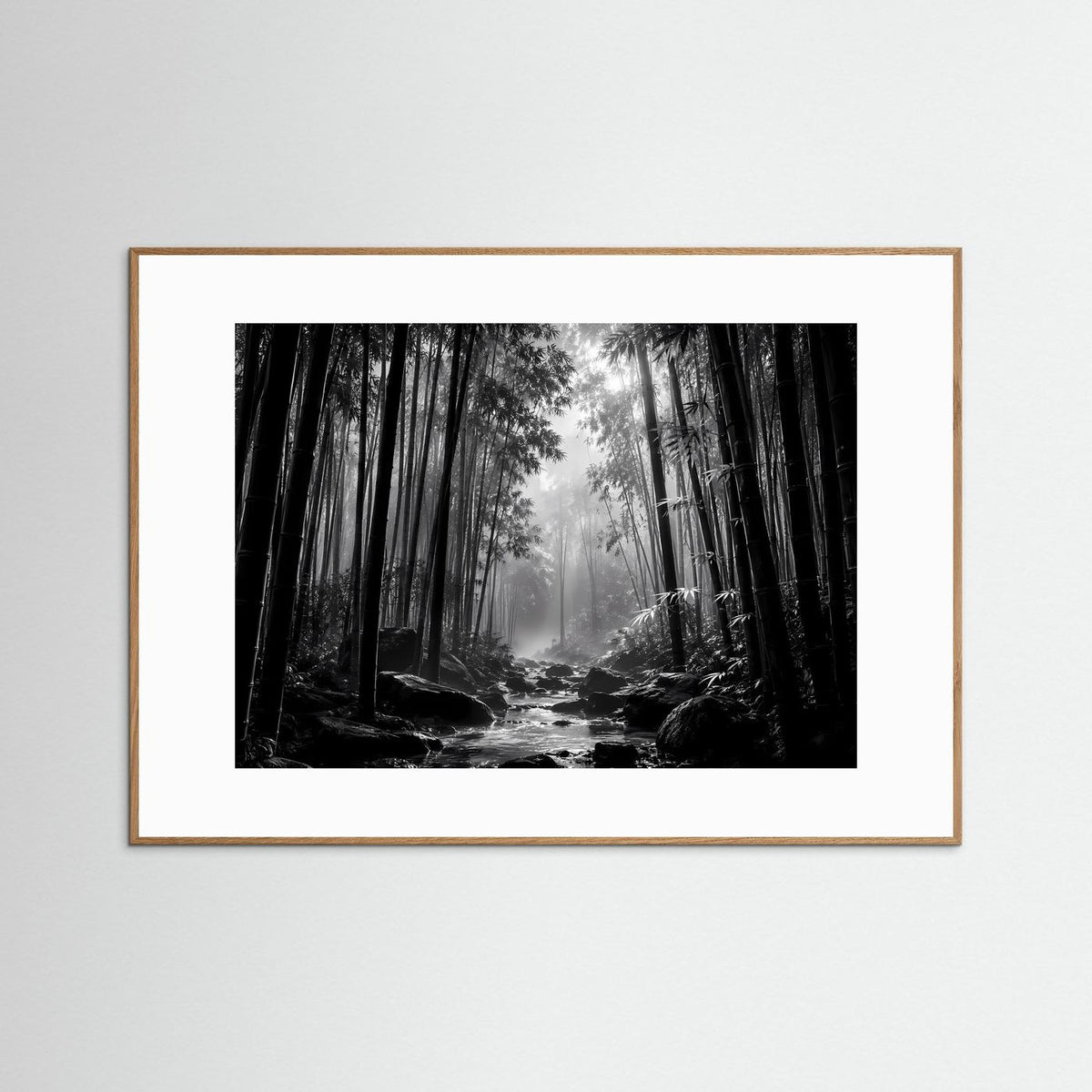 Wandbild mit Schwarzweiß-Bambuswald und Bach, braun gerahmt, horizontal