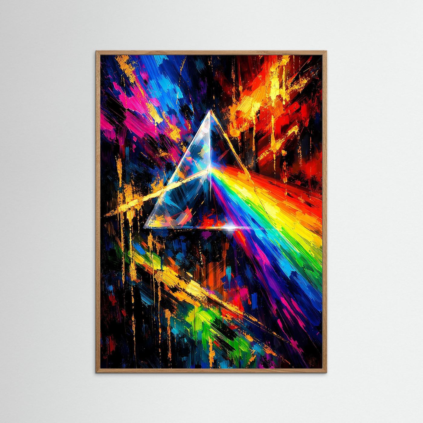 Abstraktes Prisma-Poster mit hellem Eichenrahmen, regenbogenfarbene Lichtstrahlen und Dreieckskern