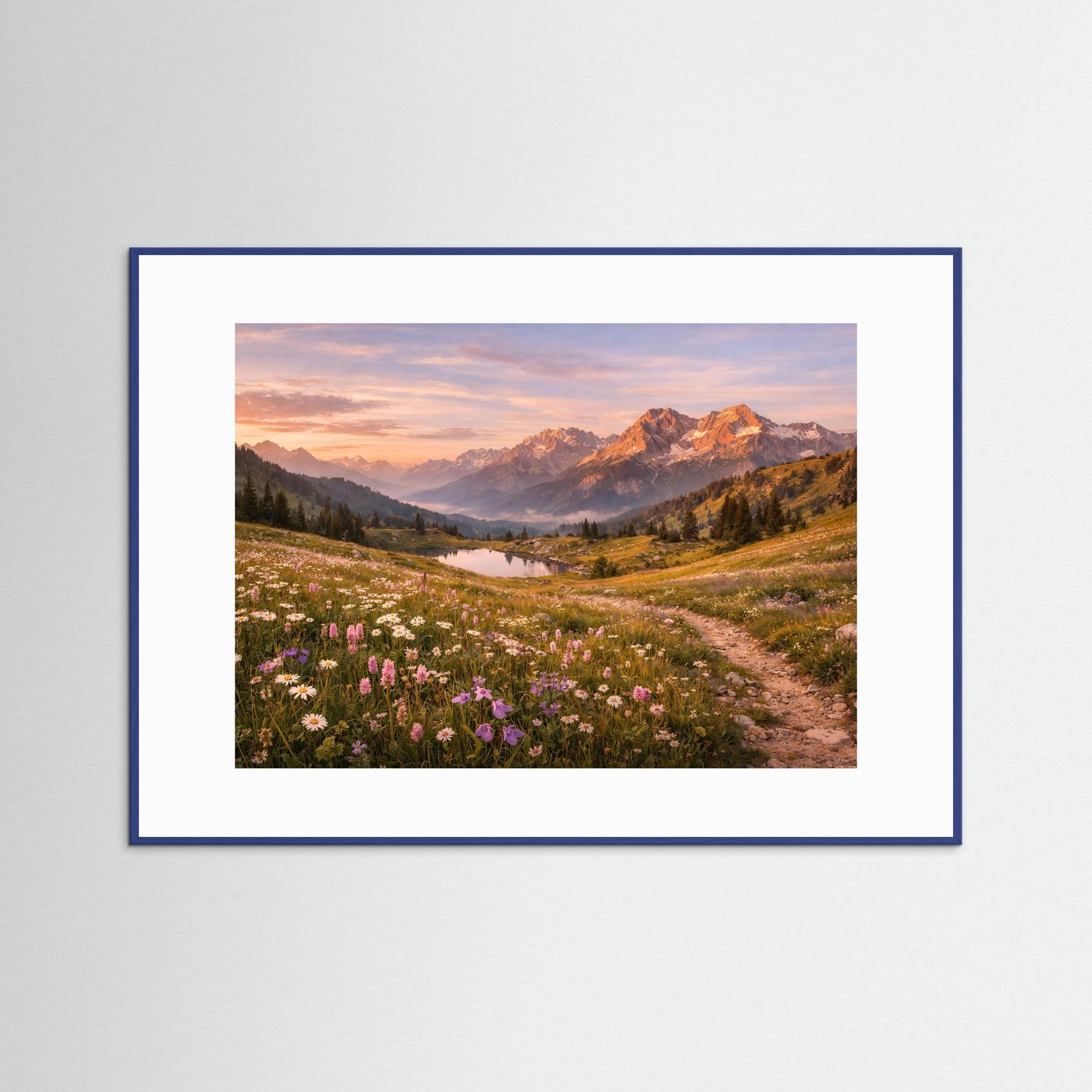 Landschafts-Panorama-Poster mit blauem Rahmen und Blumenwiese im Tal