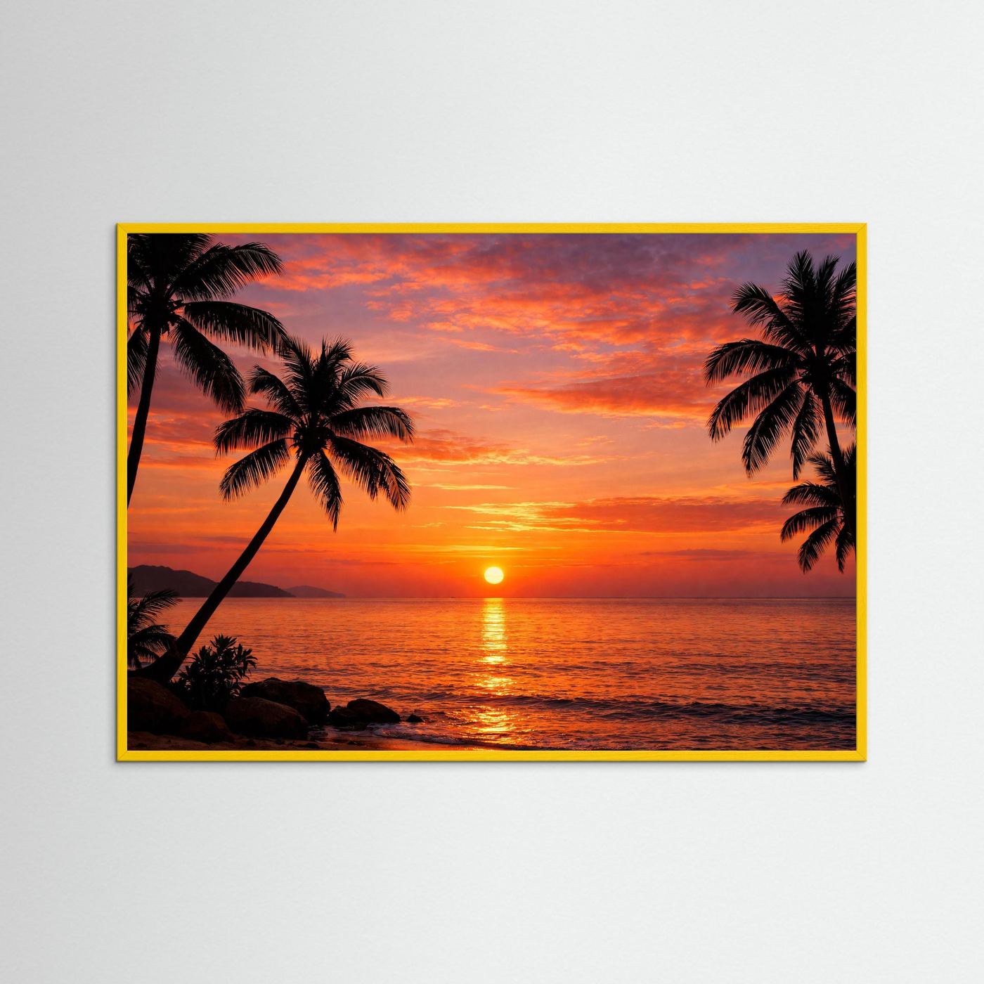 Poster mit Sonnenuntergang über dem Wasser und Palmen-Silhouetten, mit gelbem Rahmen