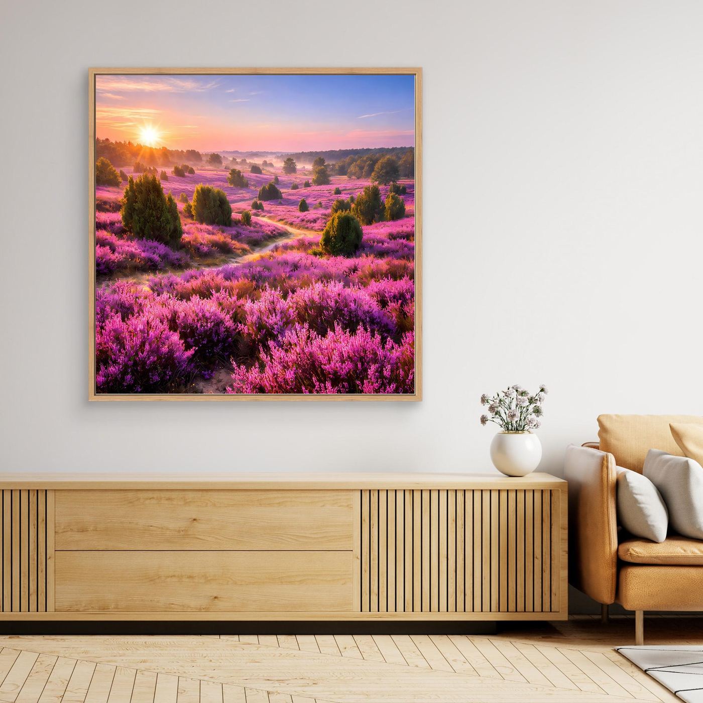 Leinwandbild mit lila Heideblüte bei Sonnenaufgang, rechteckig, Rahmen in hellem Holzton