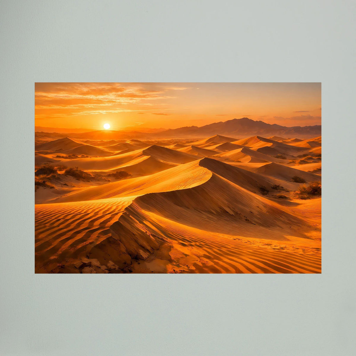 Wandposter mit goldenen Sanddünen und tief stehender Sonne im Abendlicht, querformat