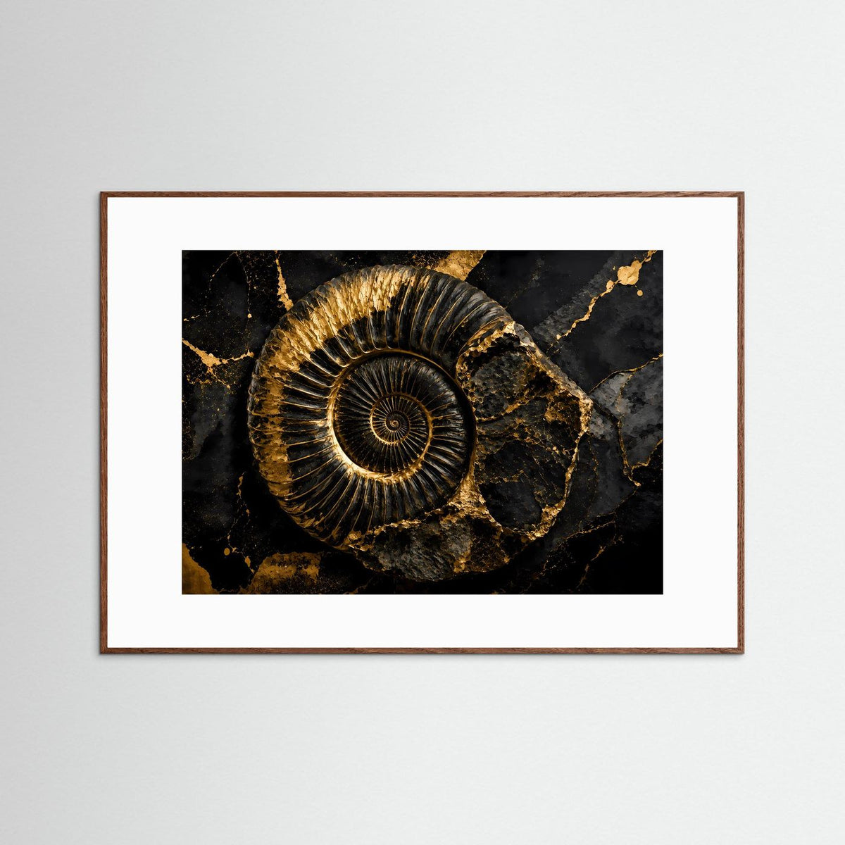 Querformat-Poster mit goldenem Ammonit auf dunklem Marmormotiv, braune Rahmenleiste