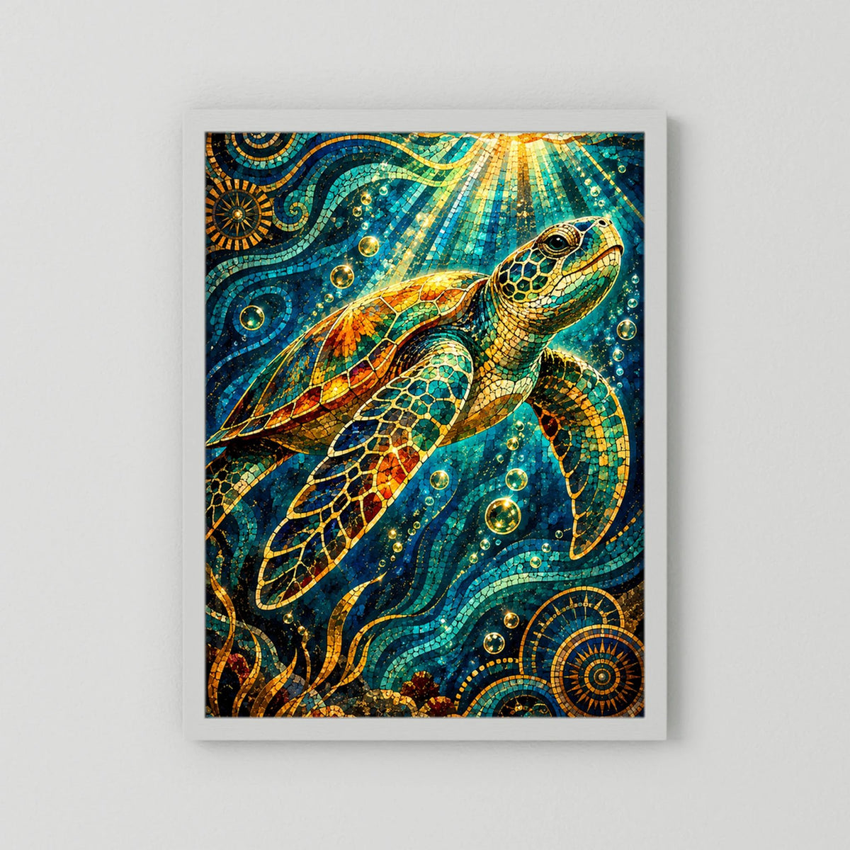 Kunstposter mit Meeresschildkröte im Mosaik: türkis, goldene Lichtstrahlen, ohne sichtbaren Rahmen