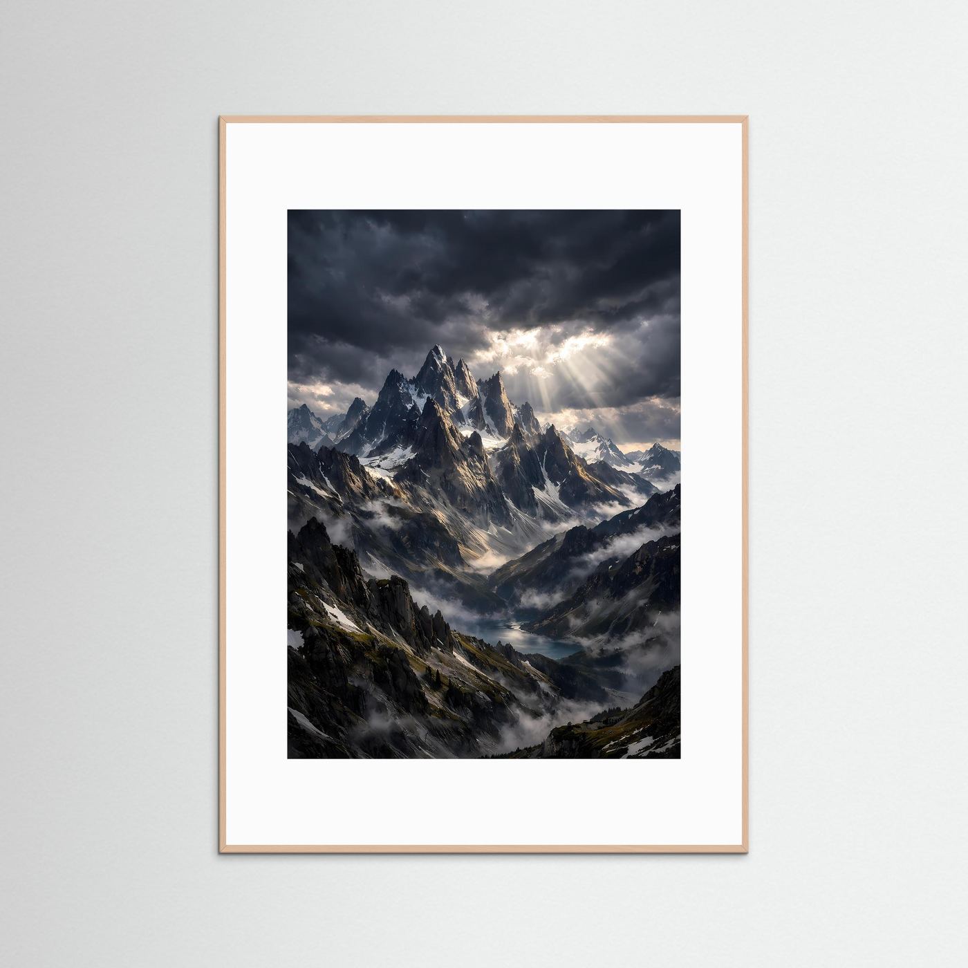 Berglandschafts-Poster im Hochformat mit beigem Holzrahmen