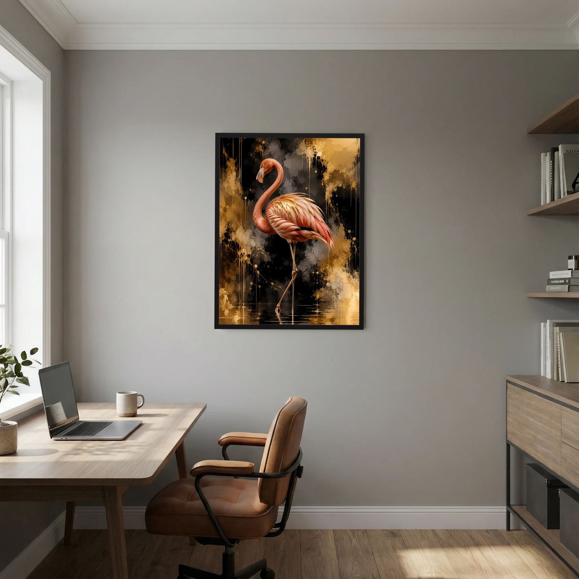 Poster im Hochformat mit Flamingo-Motiv in gold-schwarz, schwarz gerahmt