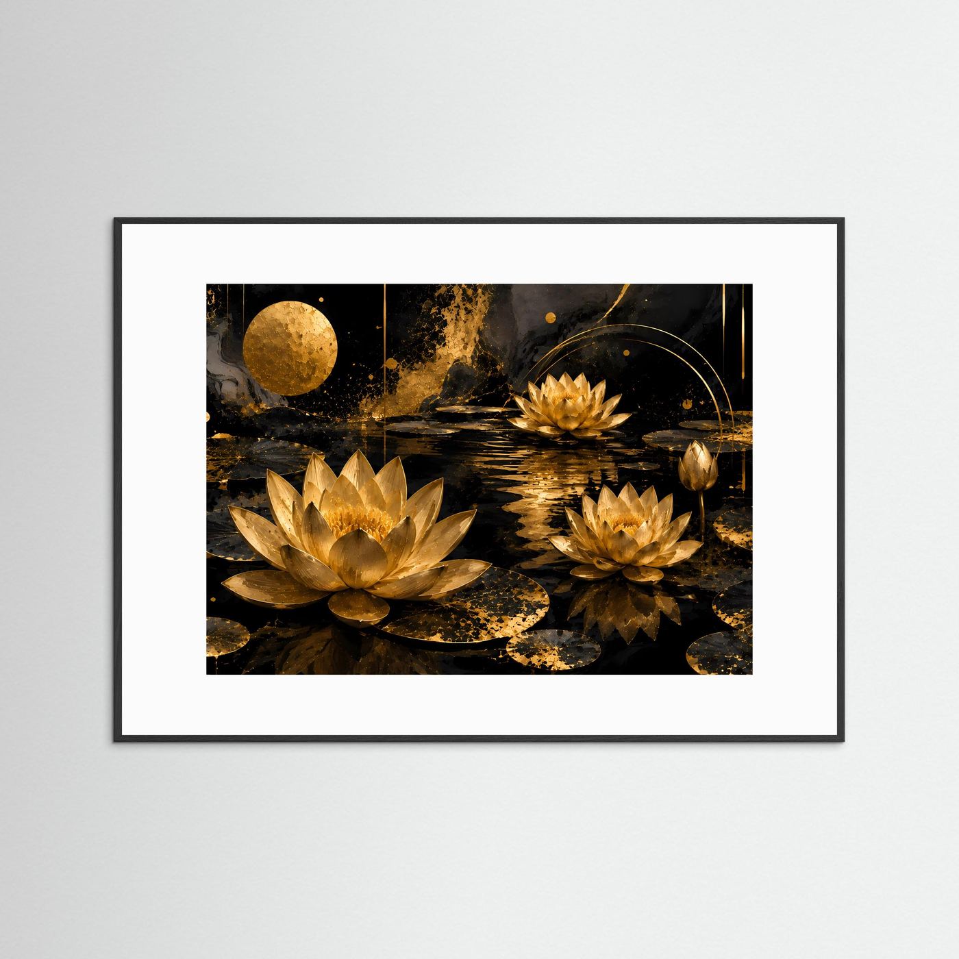 Wandbild mit goldenen Lotusblüten auf dunklem Wasser, mit weißem Rahmen und Passepartout