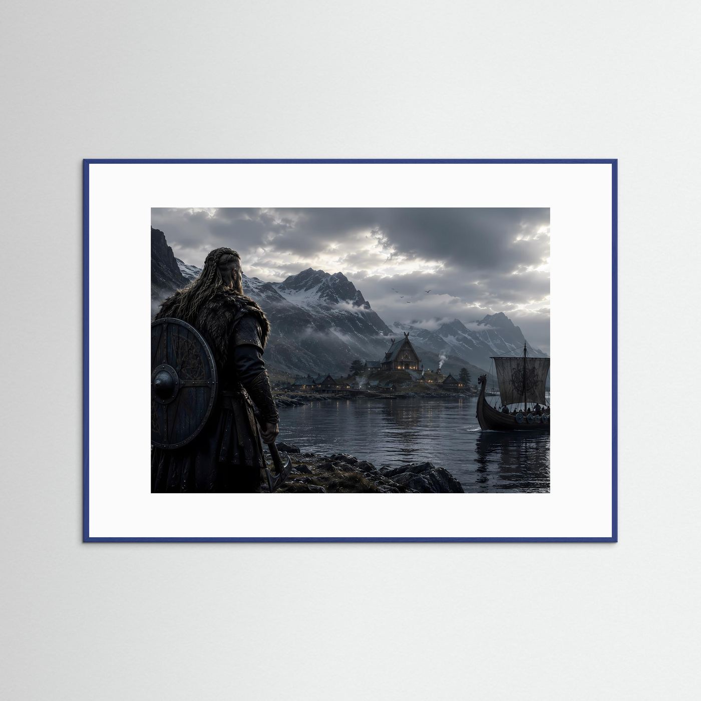 Querformat-Poster: Vikinger am Fjord mit Langschiff, Holzrahmen (blau)