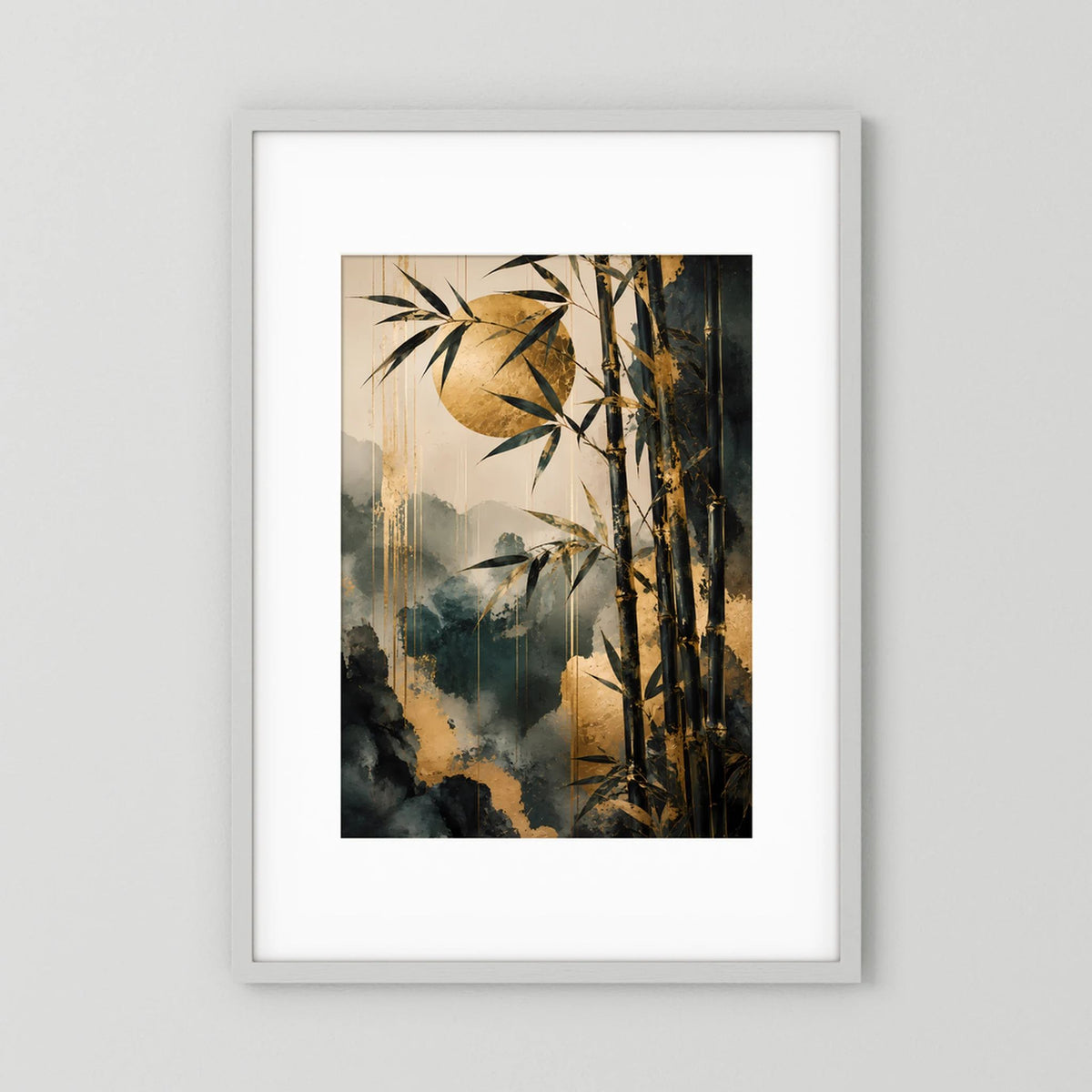 Poster im Hochformat mit abstraktem Bambus-Motiv und goldenen Akzenten, schwarze Umrandung