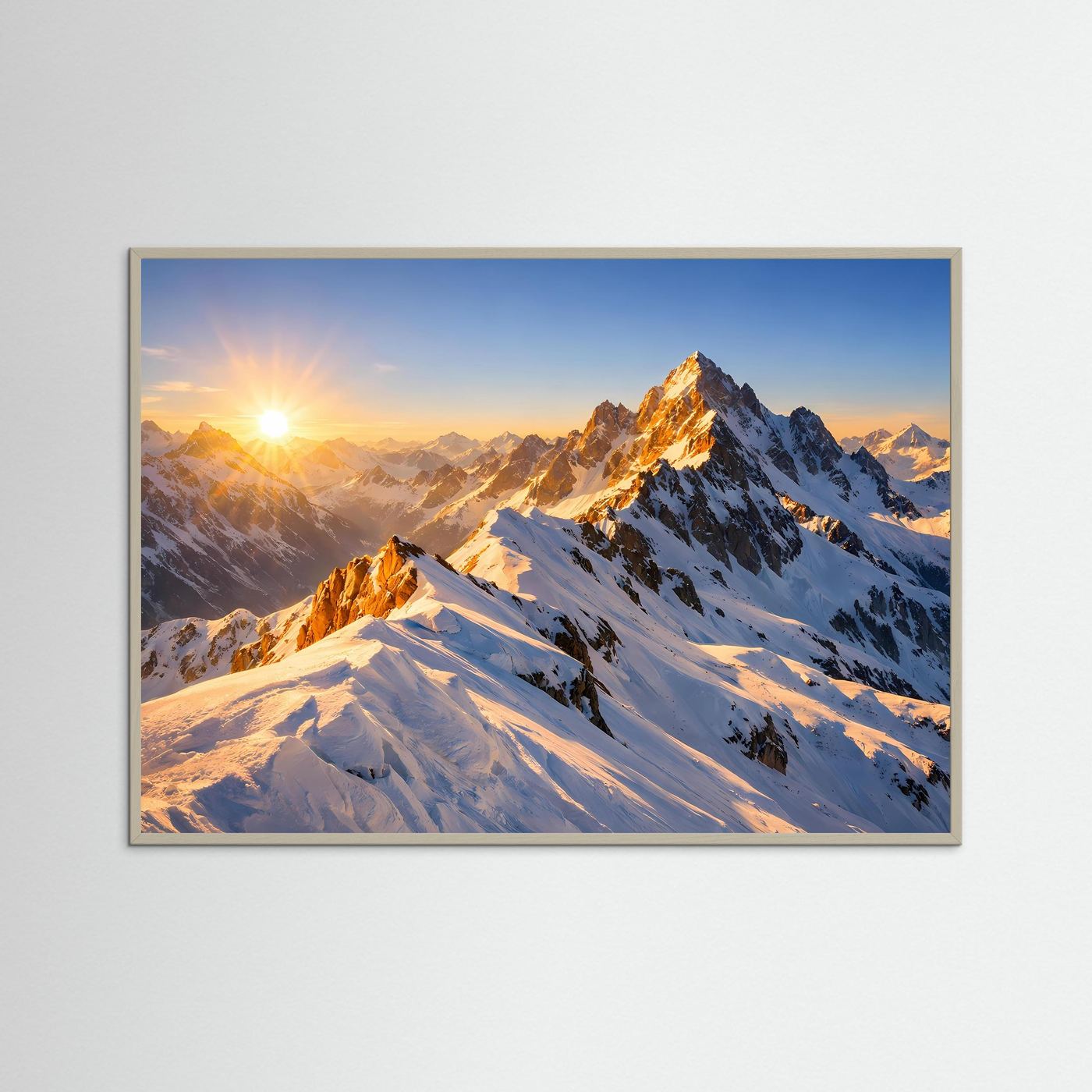 Querformatiges Poster mit Alpenmotiv, goldene Morgensonne über verschneiten Bergen, grauer Rahmen.
