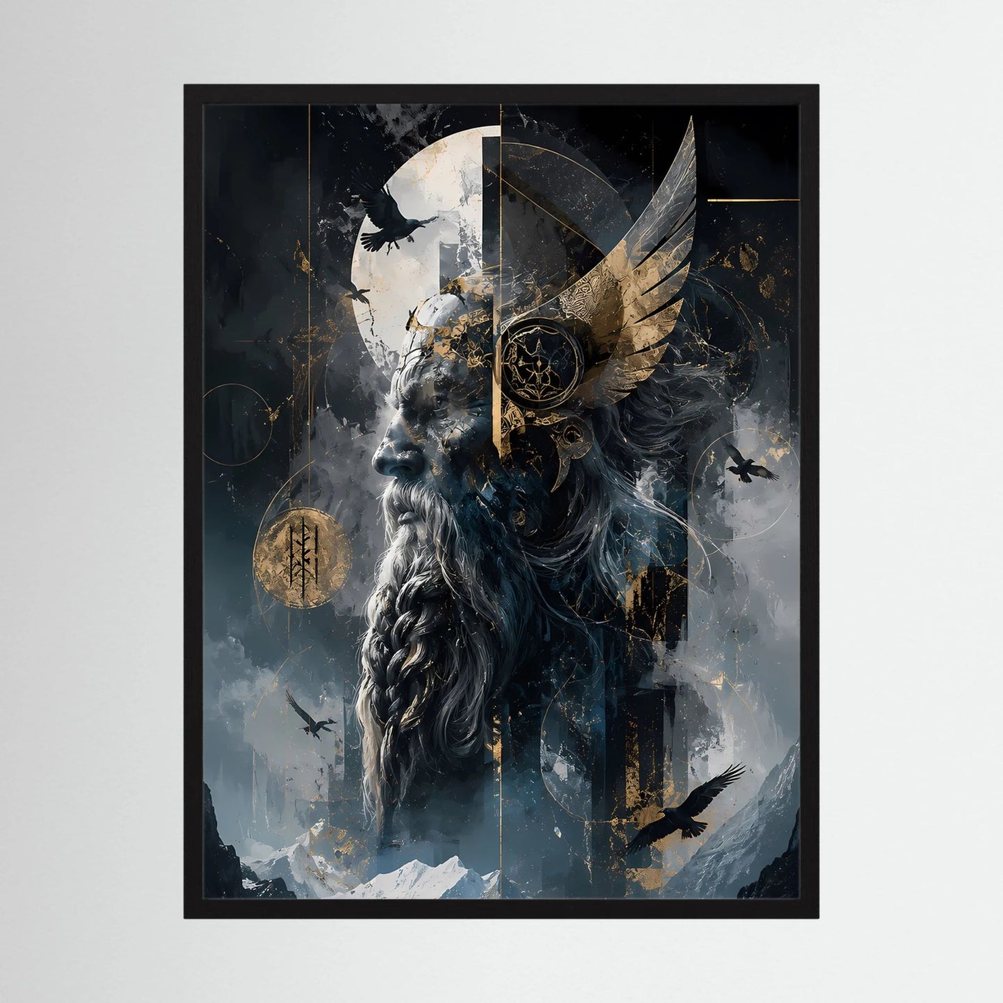 Gerahmtes Poster im Hochformat: mystischer Wikinger mit Raben über kühlem Fjordhimmel