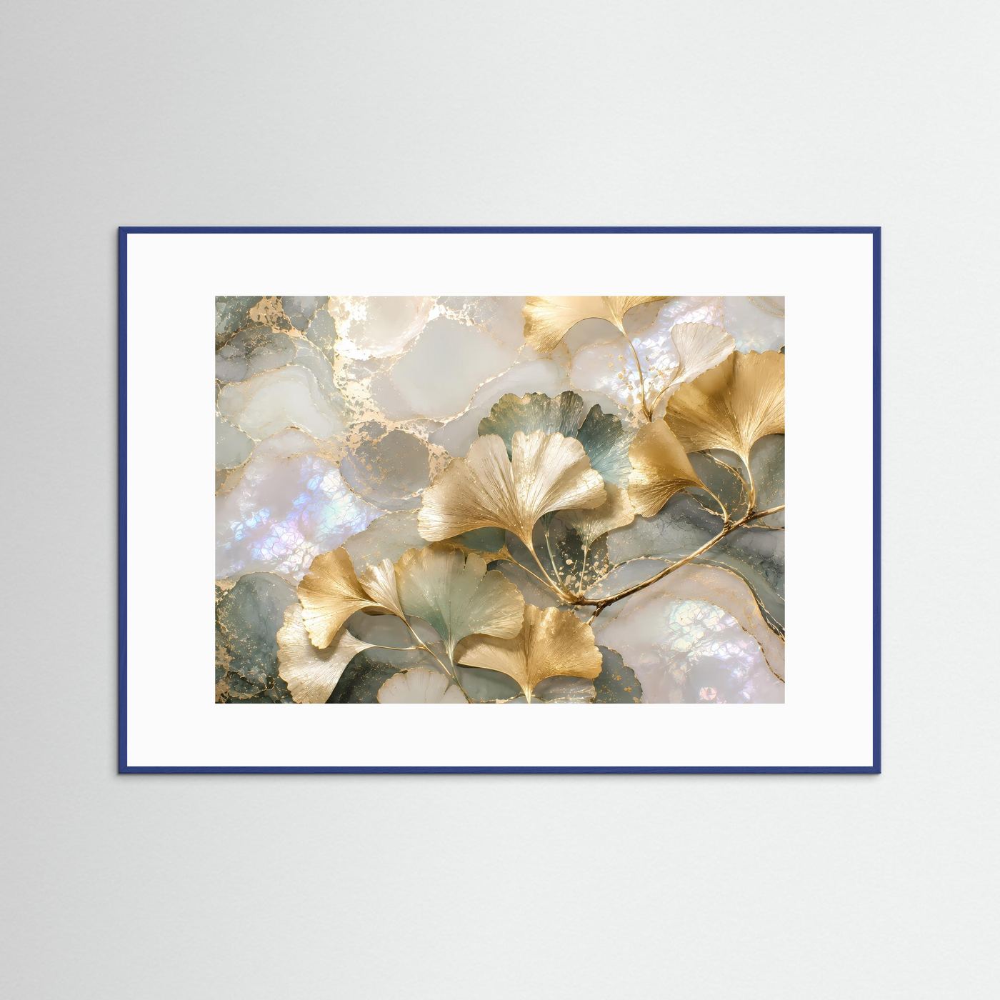 Botanisches Poster mit Ginkgo-Motiv, goldene Blätter und perlmuttartige Schimmer, blauer Rahmen