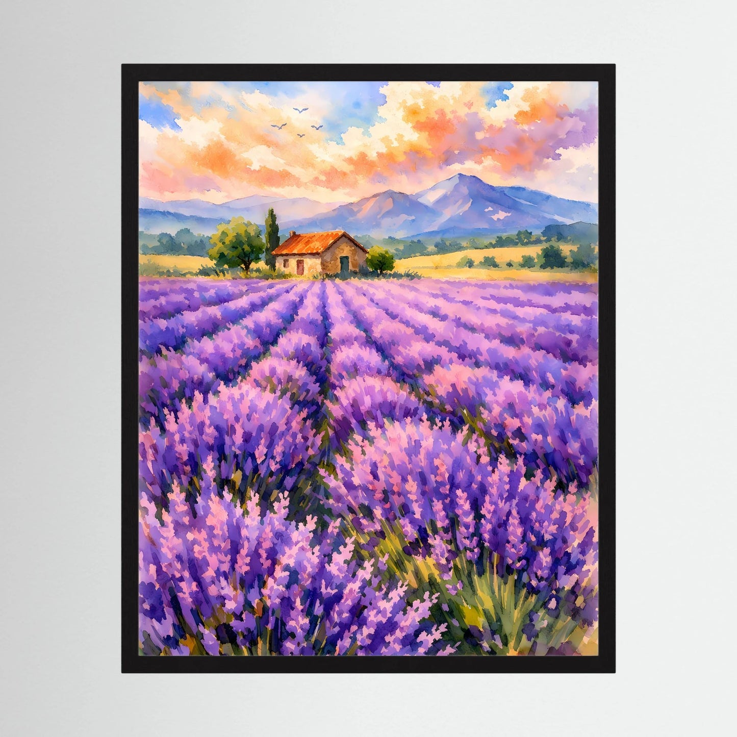 Poster im Hochformat im schwarzen Rahmen: Lavendelfeld mit Berghaus und lila Feldern