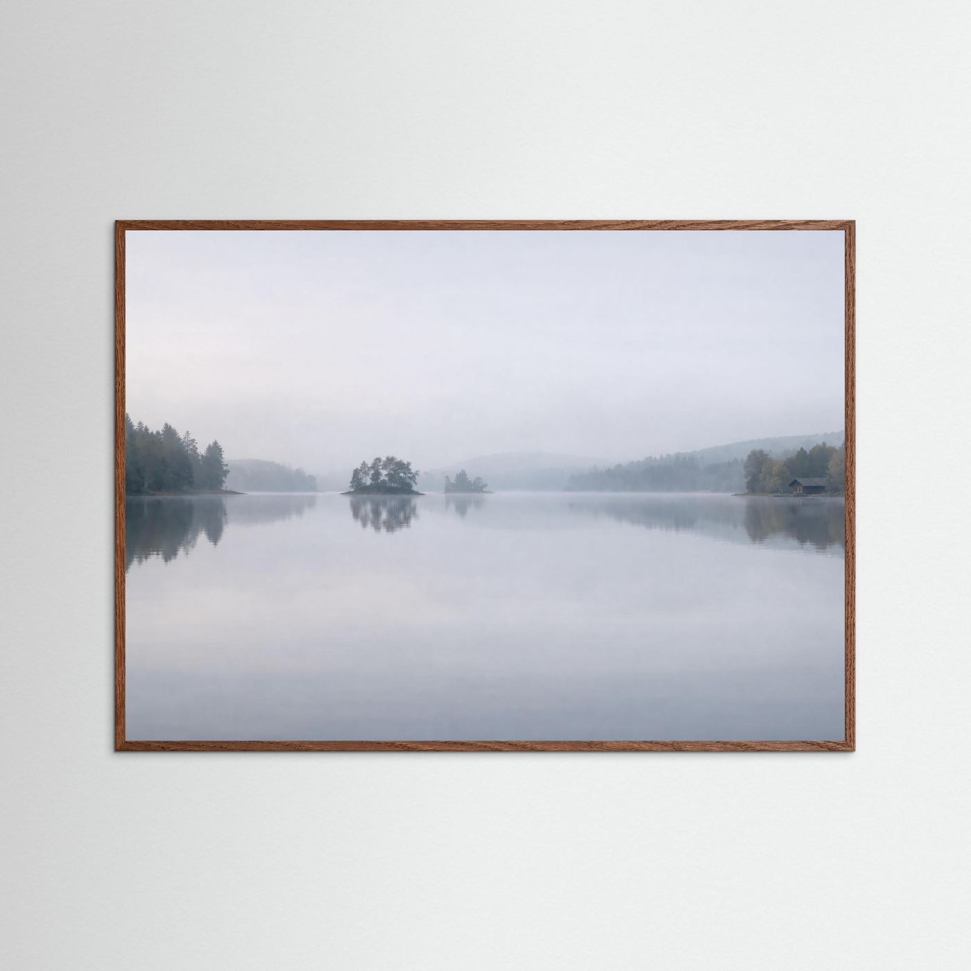 Stille im Nebel | Skandinavischer See Naturposter Querformat