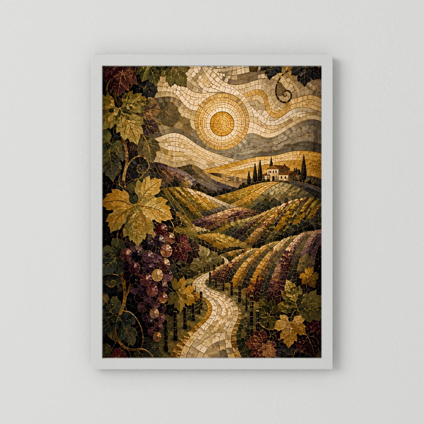 Hochformat-Poster im Mosaikstil mit Weinbergpfad und Trauben, weiß gerahmt