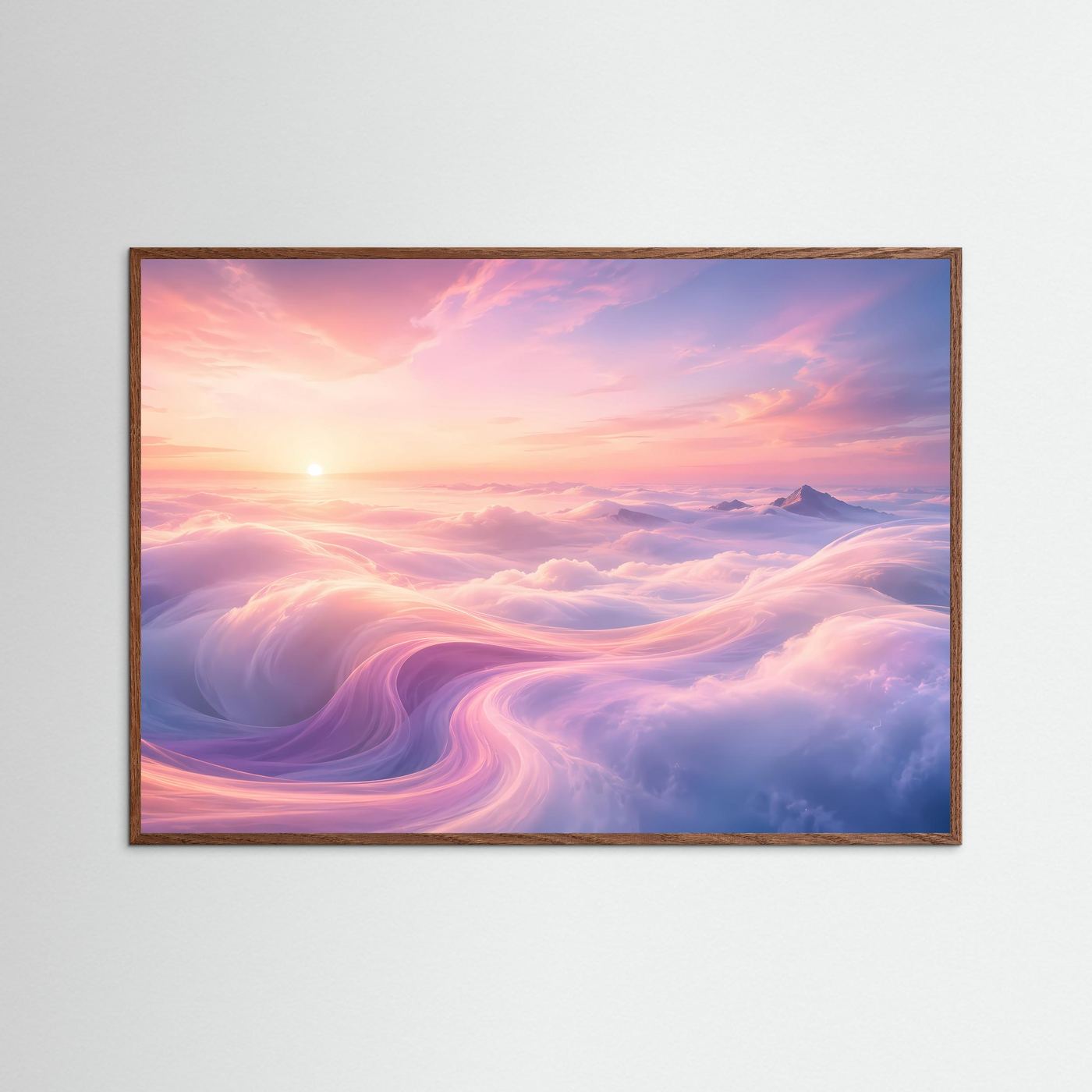 Poster im Querformat mit braunem Holzrahmen und Wolken bei Sonnenaufgang in Pastelltönen.