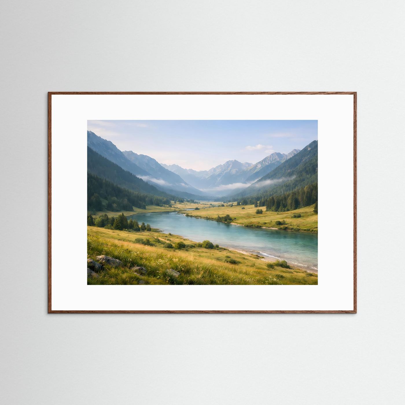 Bergtal Poster | Kristallklarer Fluss zwischen Alpen | Panorama Landschaft Fotografie | Natur Wandbild mit Bergen und Wiesen