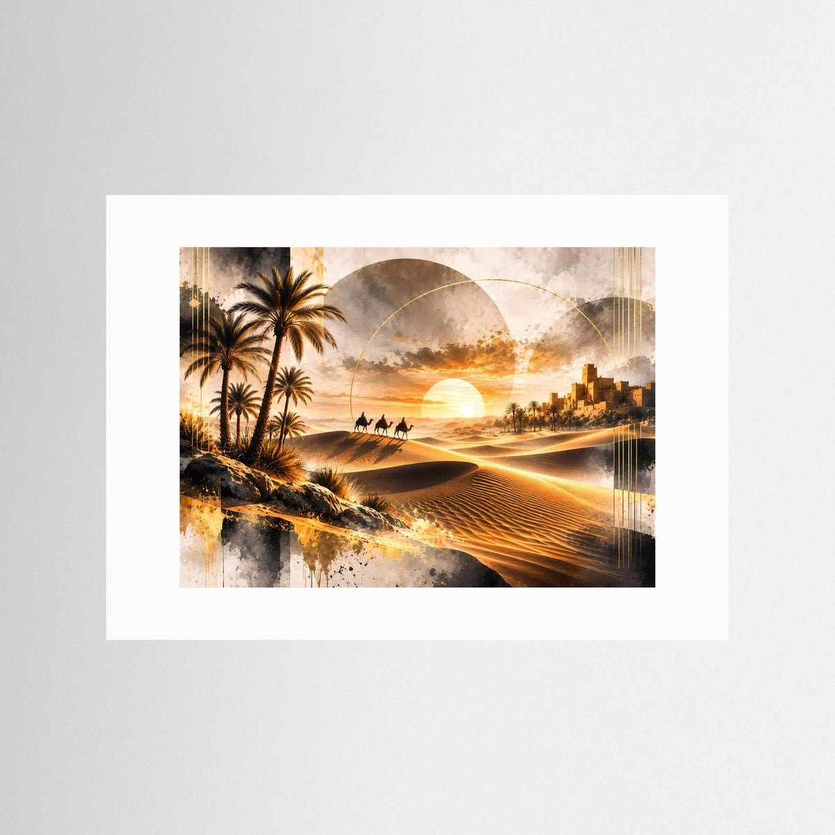 Querformat-Poster mit Wüstenlandschaft, Palmen, Karawane und Oase im Sonnenuntergang im weißen Passepartout.