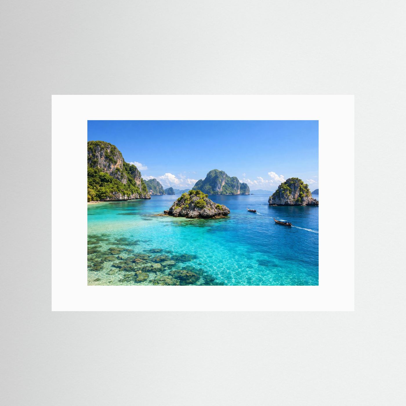 Paradiesische Tropenbucht in Thailand | Smaragdgrünes Meer & Felsinseln Poster Querformat