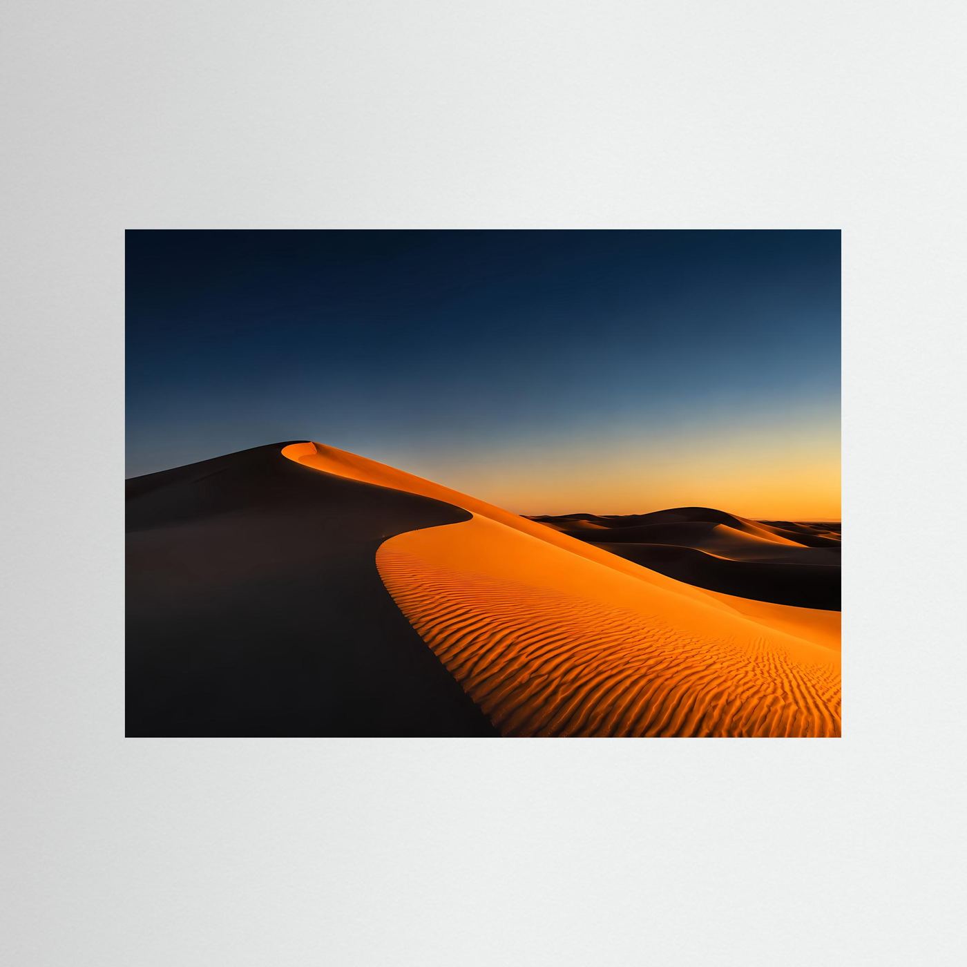 Goldene Wüstendünen bei Sonnenuntergang | Minimalistische Wüstenlandschaft