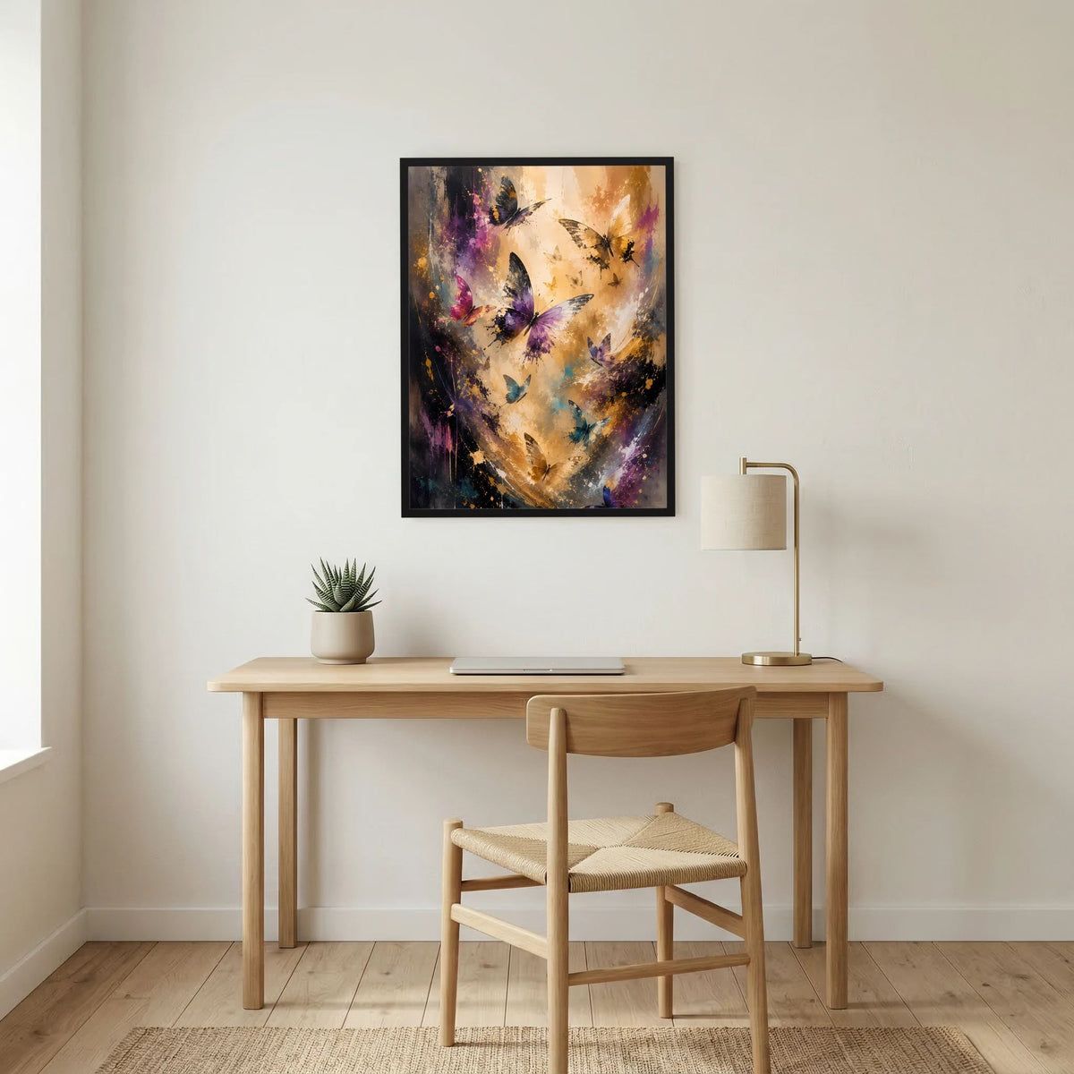 Hochformat-Poster mit Schmetterlingsmotiv in Gold, Violett und Blau, schwarzer Rahmen
