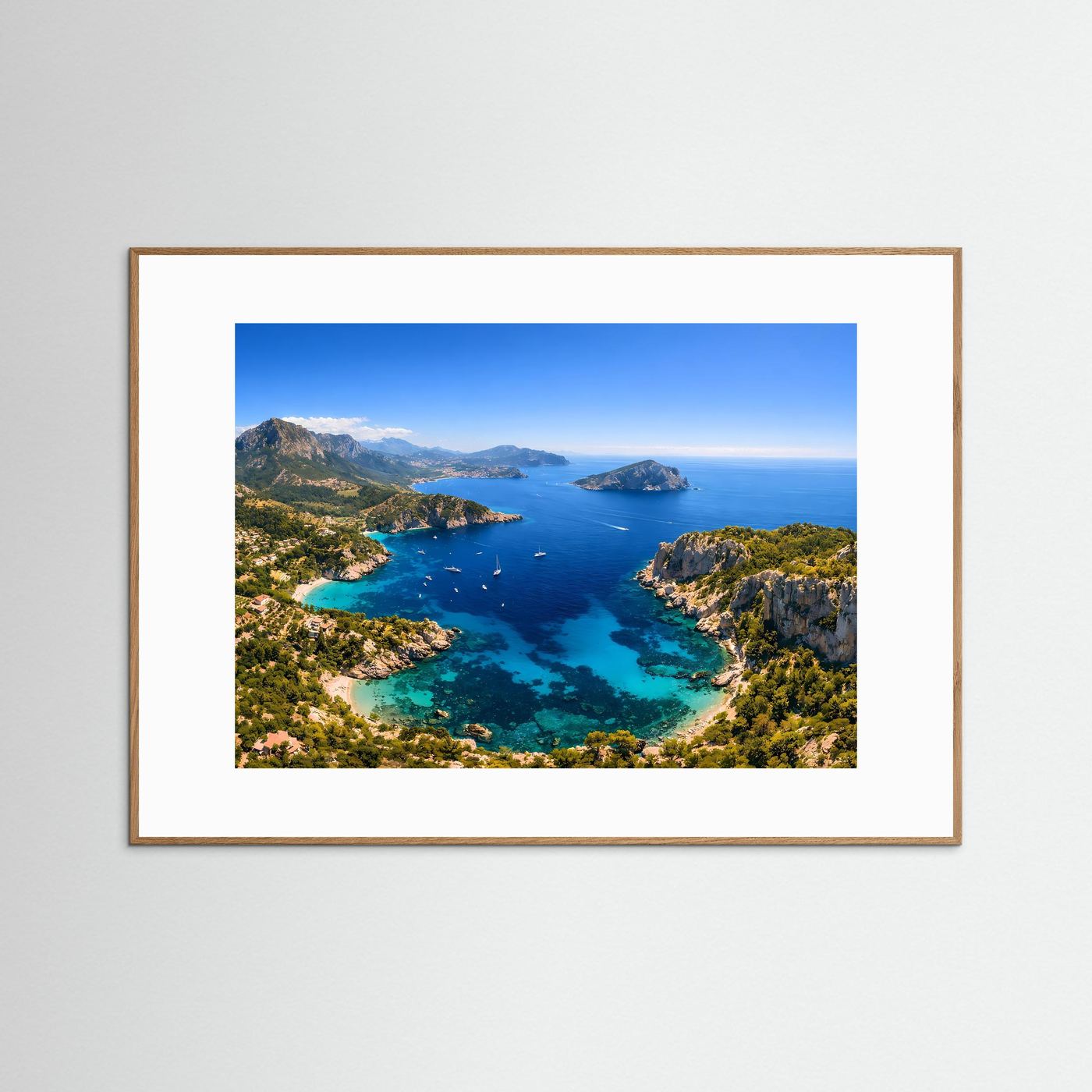 Atemberaubende Mittelmeerbucht von oben | Panorama Küste & Meer Poster Querformat