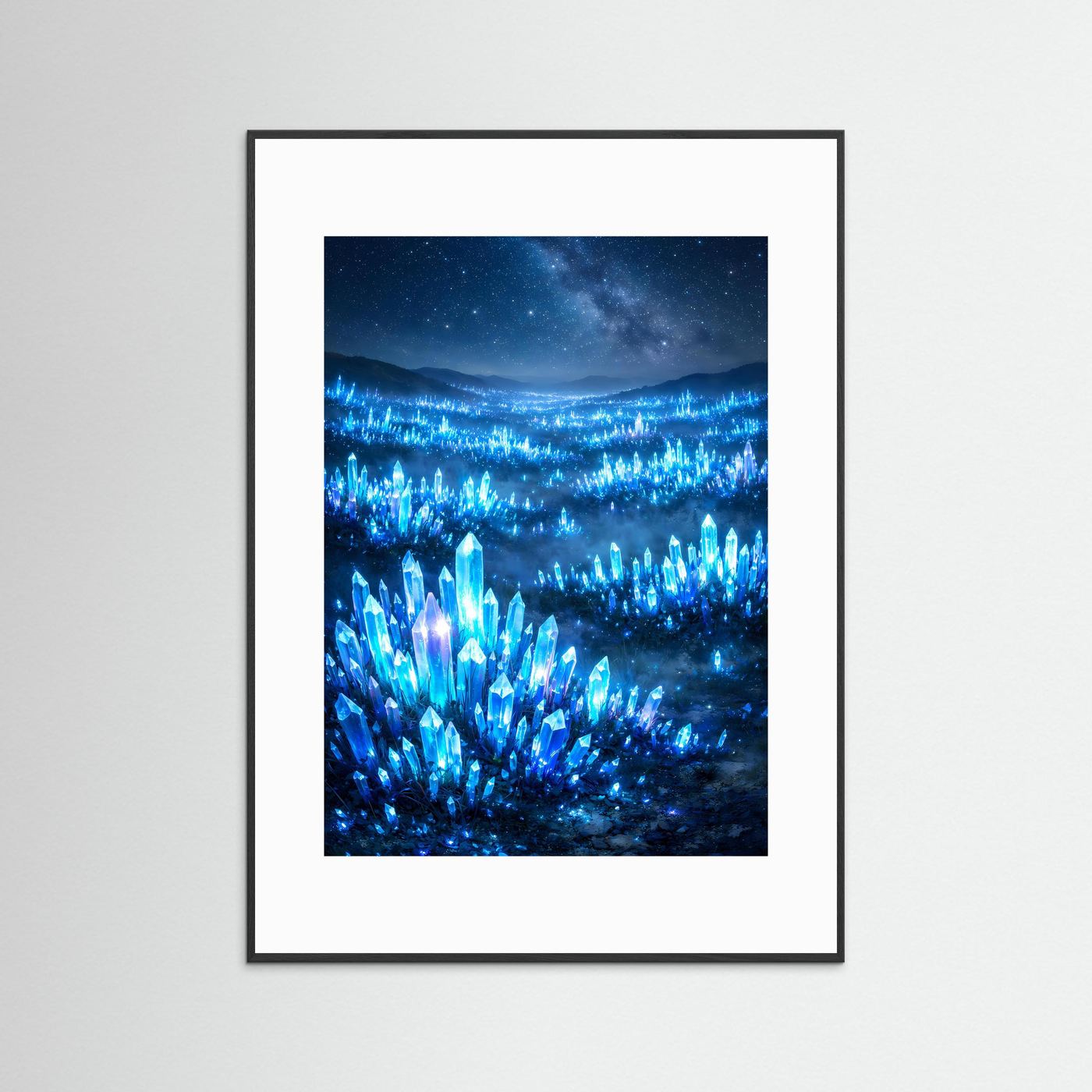Hochformatposter: blau leuchtendes Kristallfeld mit Sternenhimmel, mit schwarzem Rahmen und weißem Rand