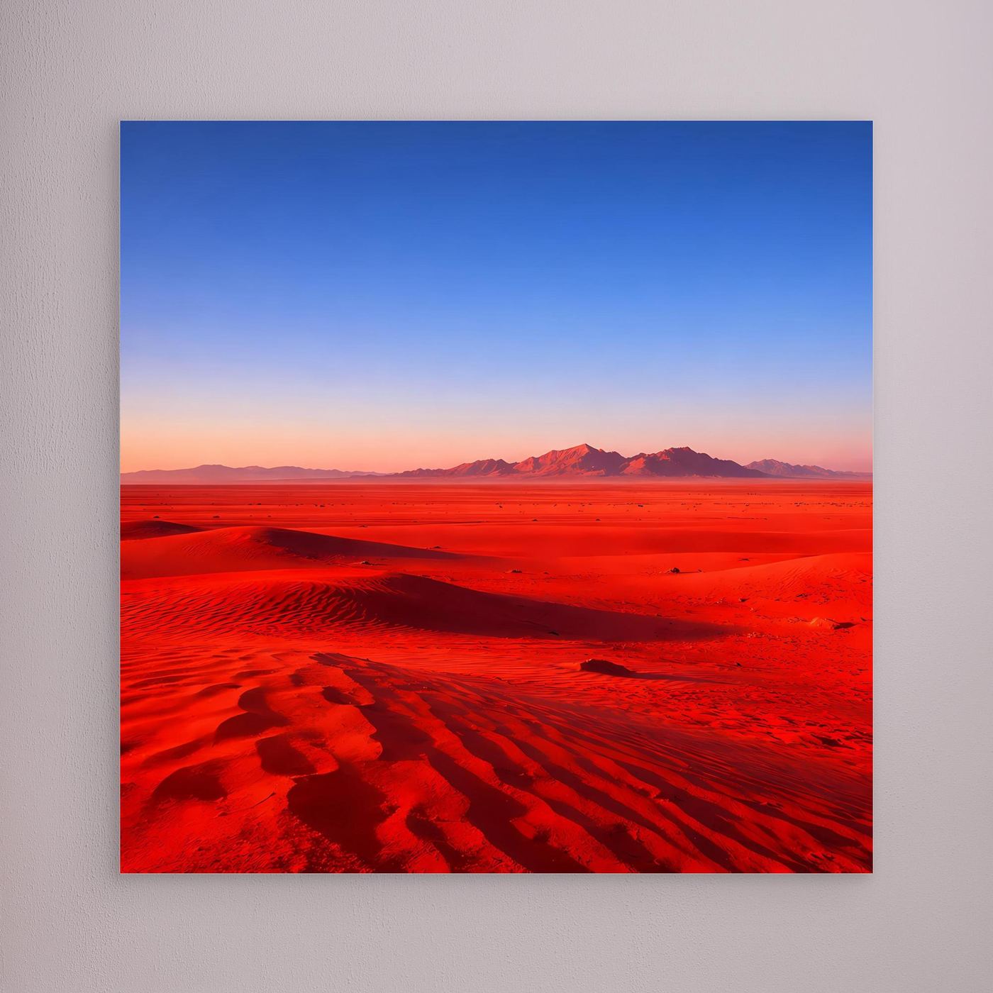 Leinwandbild ohne klaren Rahmen, rote Wüste mit Dünen und blauem Himmel