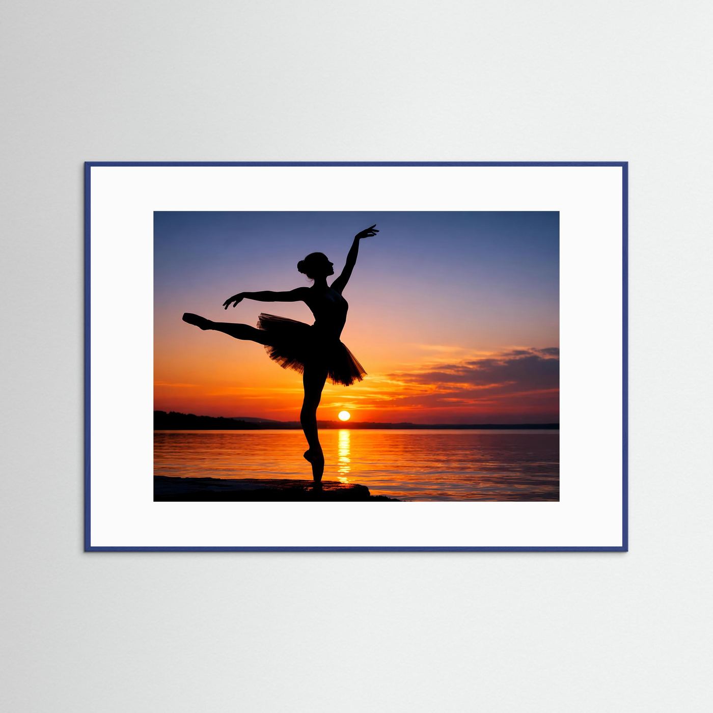 Gerahmtes Poster mit Ballerina-Silhouette am Sonnenuntergang, blaues Rahmenprofil