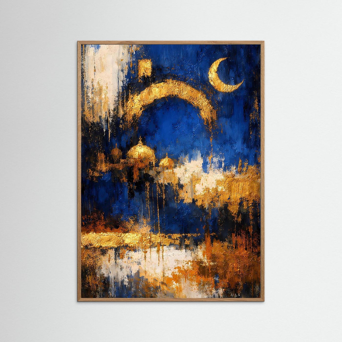 Abstraktes Kunstposter mit Mondsichel, blauen Flächen und goldener Stadtlandschaft, gerahmt