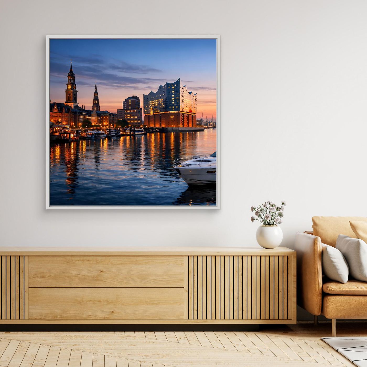 Leinwand-Wandbild mit Hamburger Skyline und Elbphilharmonie bei Nacht, heller Rahmen