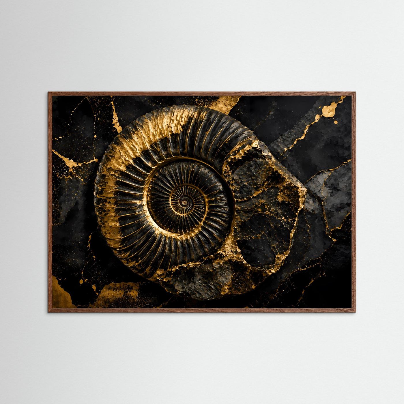 Poster mit goldenem Ammonit auf schwarzem Marmormuster, dunkler Eichenrahmen