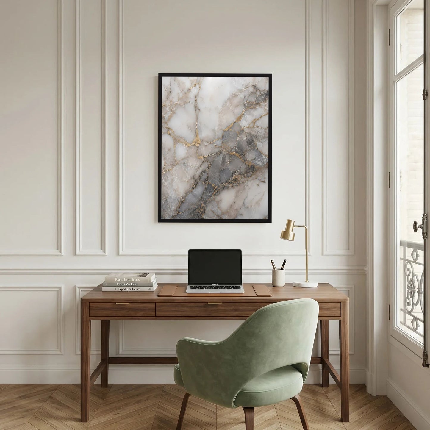Poster mit Steinstruktur in Weiß-Grau und goldenen Adern im schmalen schwarzen Rahmen.