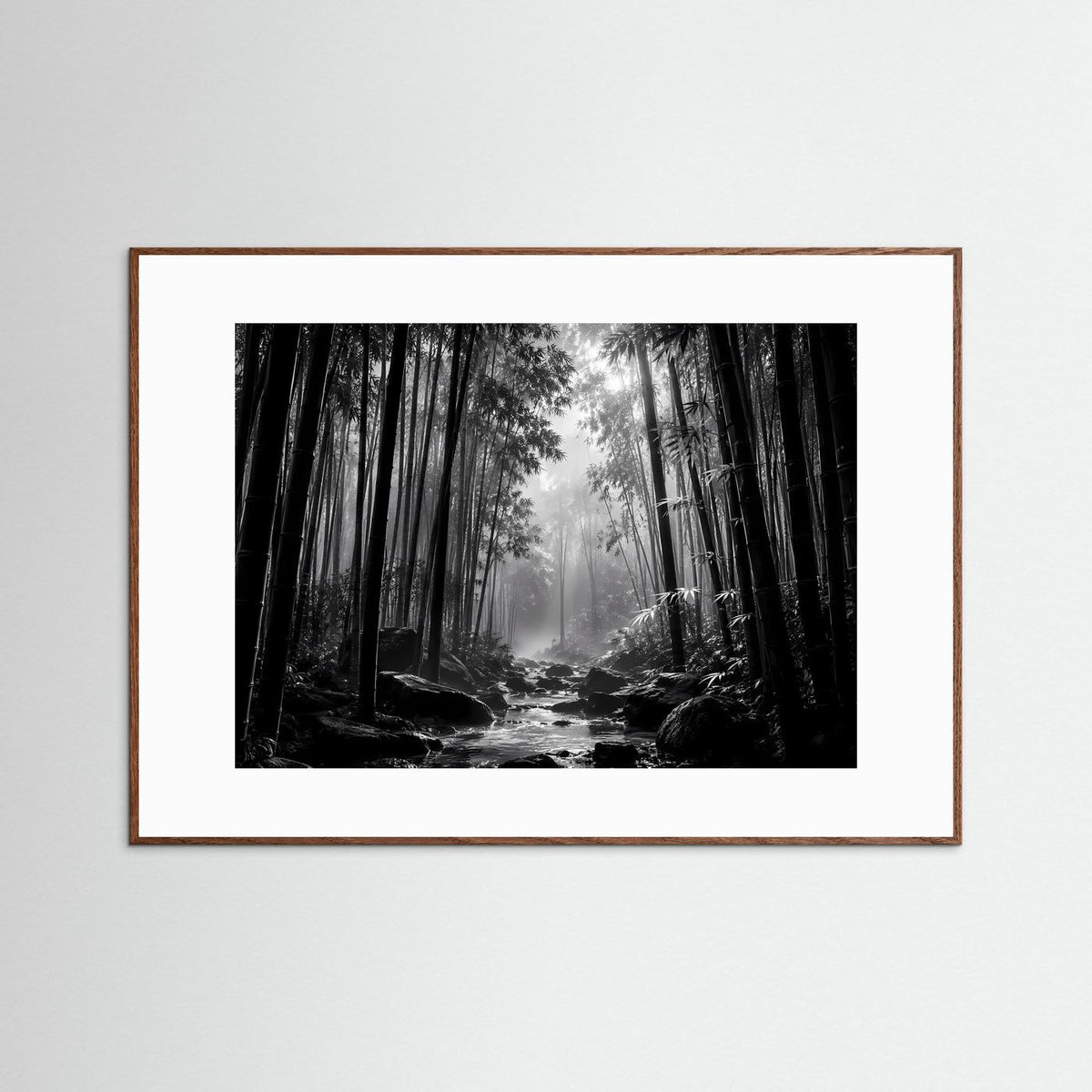 Wandbild mit Schwarzweiß-Bambuswald und Bach, braun gerahmt, horizontal
