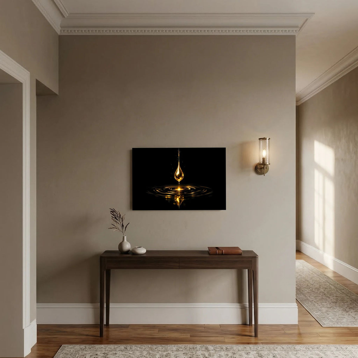 Wandbild im Querformat mit goldener Wassertropfen-Flamme auf schwarzem Hintergrund