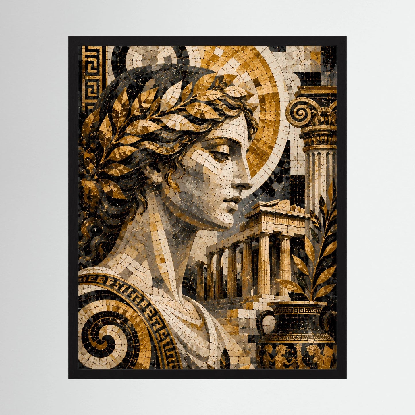 Gerahmtes Mosaikposter: Profil der griechischen Göttin in Gold und Schwarz, Tempelsäulen