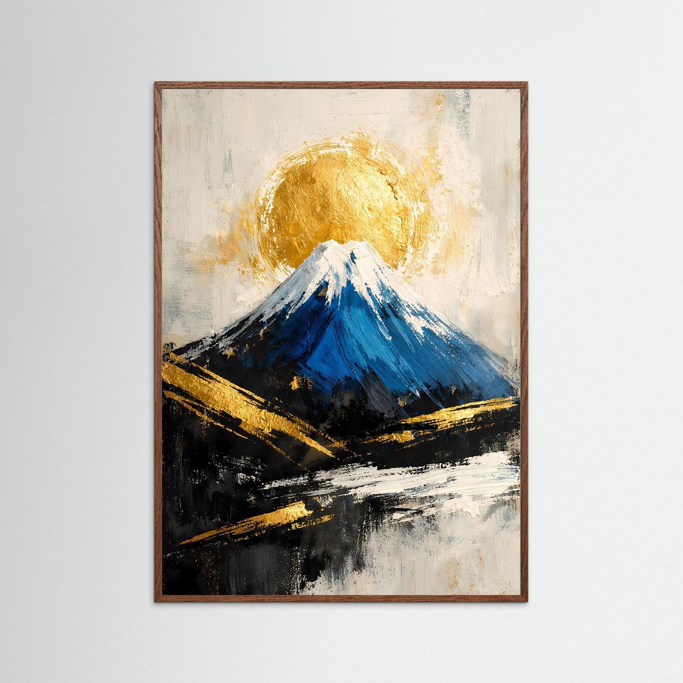 Abstraktes Bergposter mit braunem Rahmen, goldener Kreis über blauem Berg, goldene Akzente.