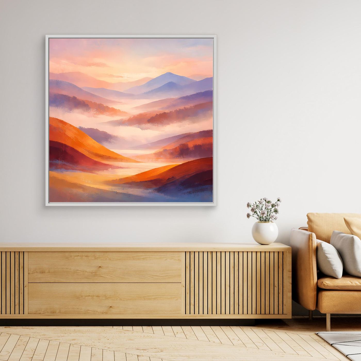 Leinwandbild mit sanfter Berglandschaft, pastellfarbenes Orange und violett, weißer Rahmen