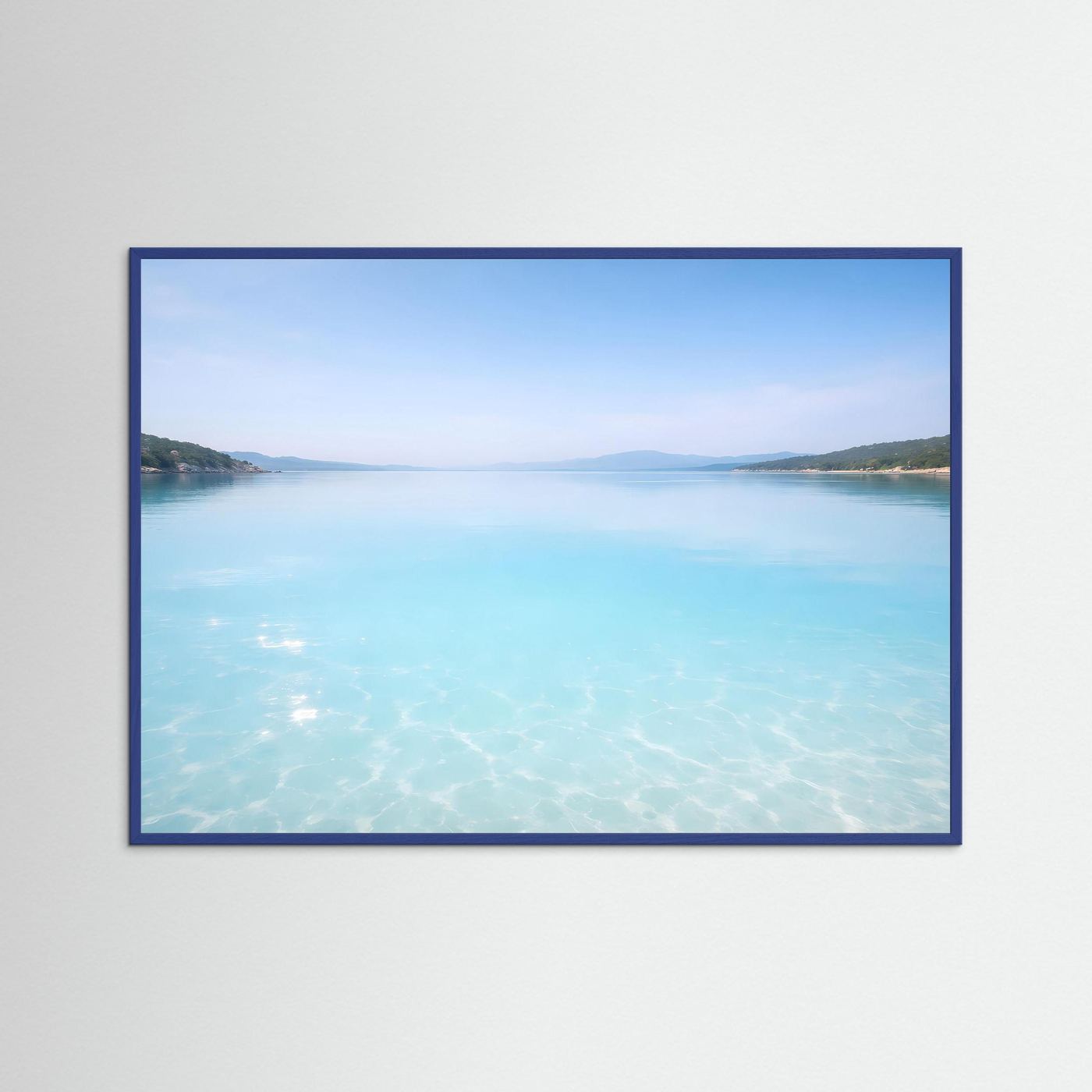 Meerpanorama-Poster im Querformat mit türkisem Wasser, im blauem Holzrahmen