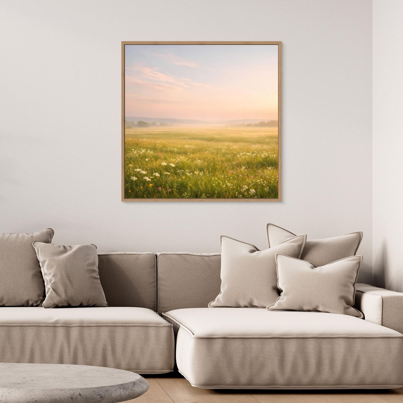 Leinwandbild Blumenwiese im Nebel mit goldfarbenem Rahmen