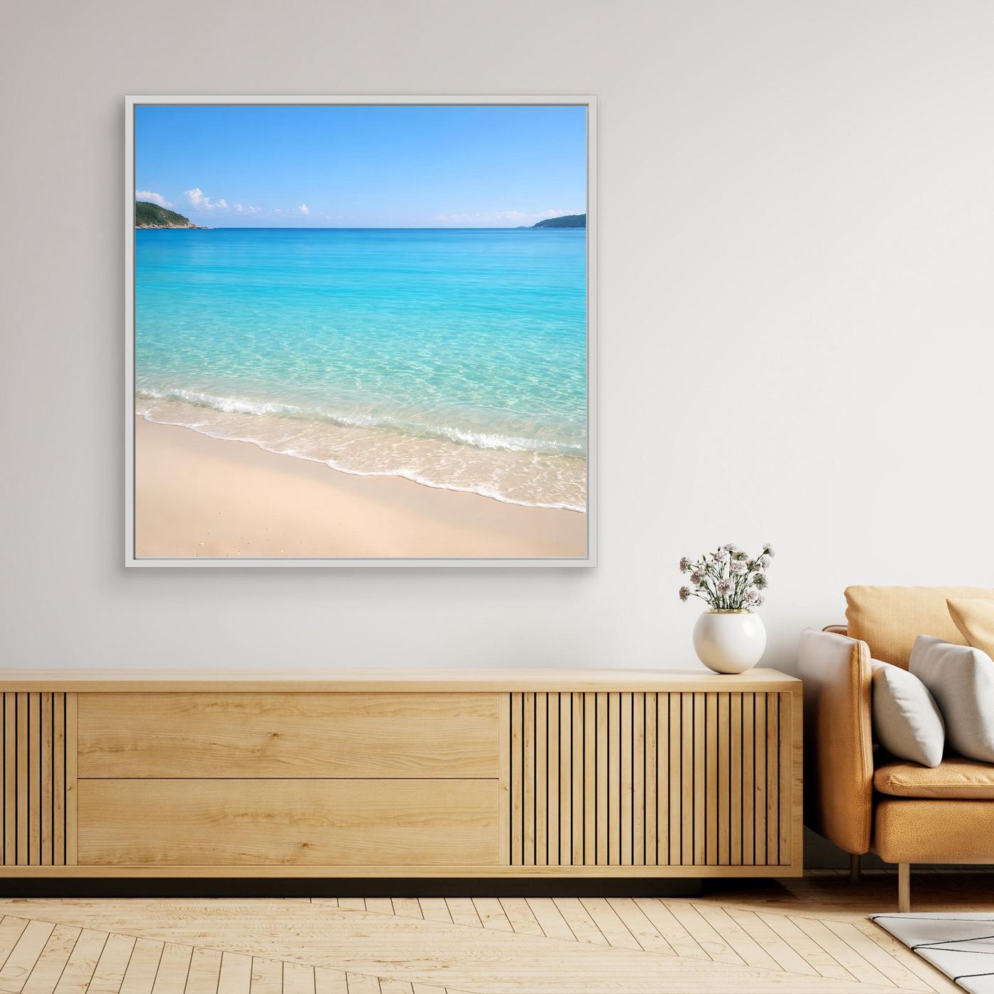 Leinwandbild mit tropischem Strand und türkisfarbenem Meer, weißer Rahmen