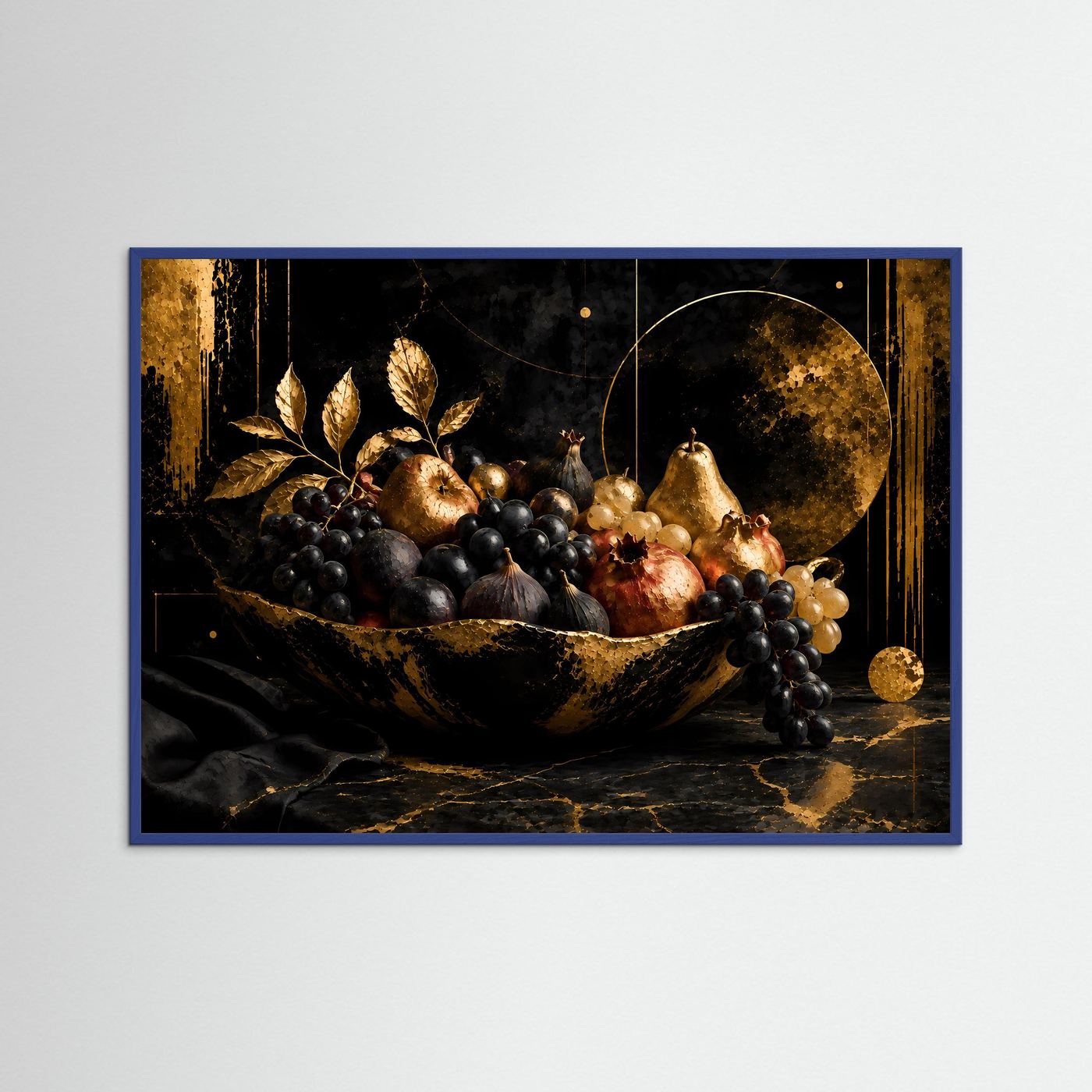 Luxuriöses Stillleben mit goldener Obstschale | Trauben, Feigen, Birnen und Granatäpfel in Schwarz und Gold | Elegante abstrakte Früchte-Wandkunst im Querformat