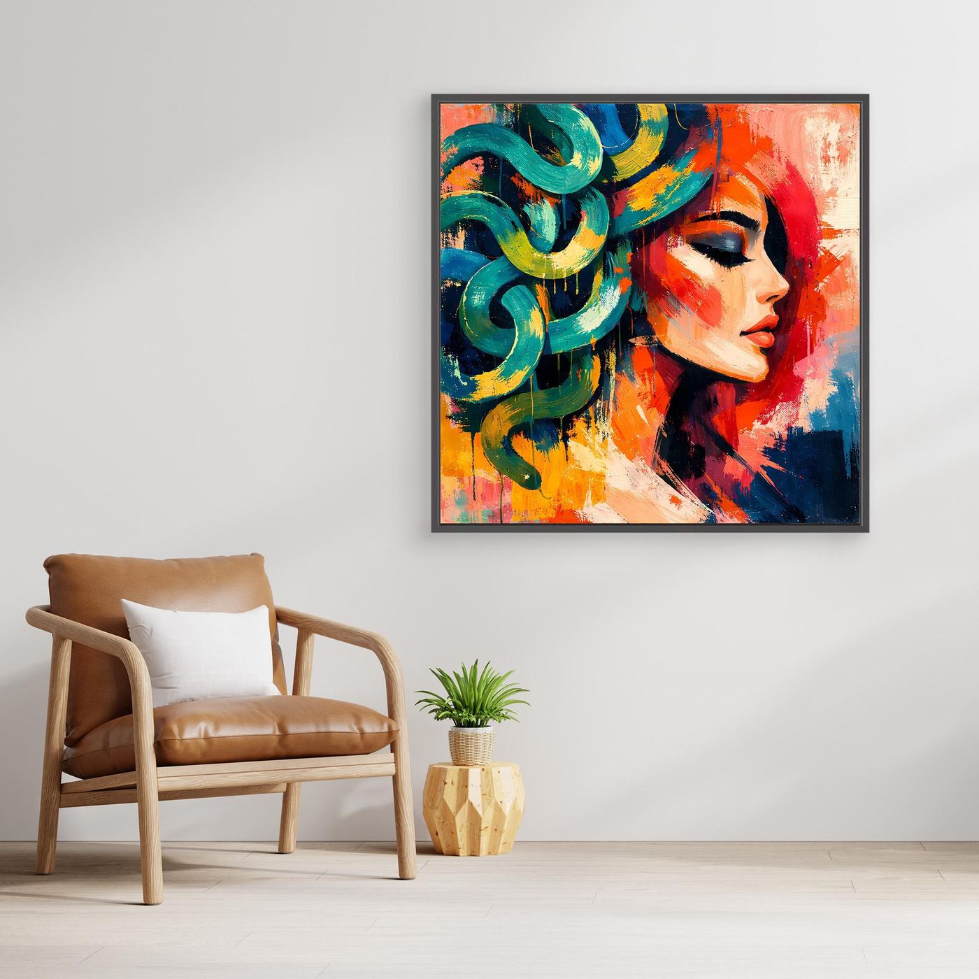 Abstraktes Leinwand-Wandbild: Medusa-Profil mit grünen Schlangenlocken, Blau- und Rottönen im Rahmen