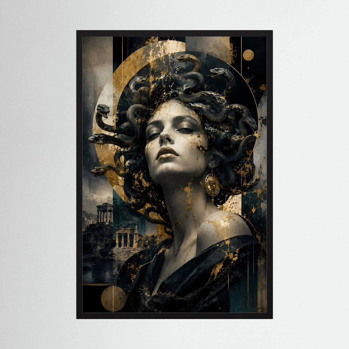 Hochformat-Poster mit Frauengesicht, Schlangenhaar in Schwarz und Gold, im schwarzen Rahmen