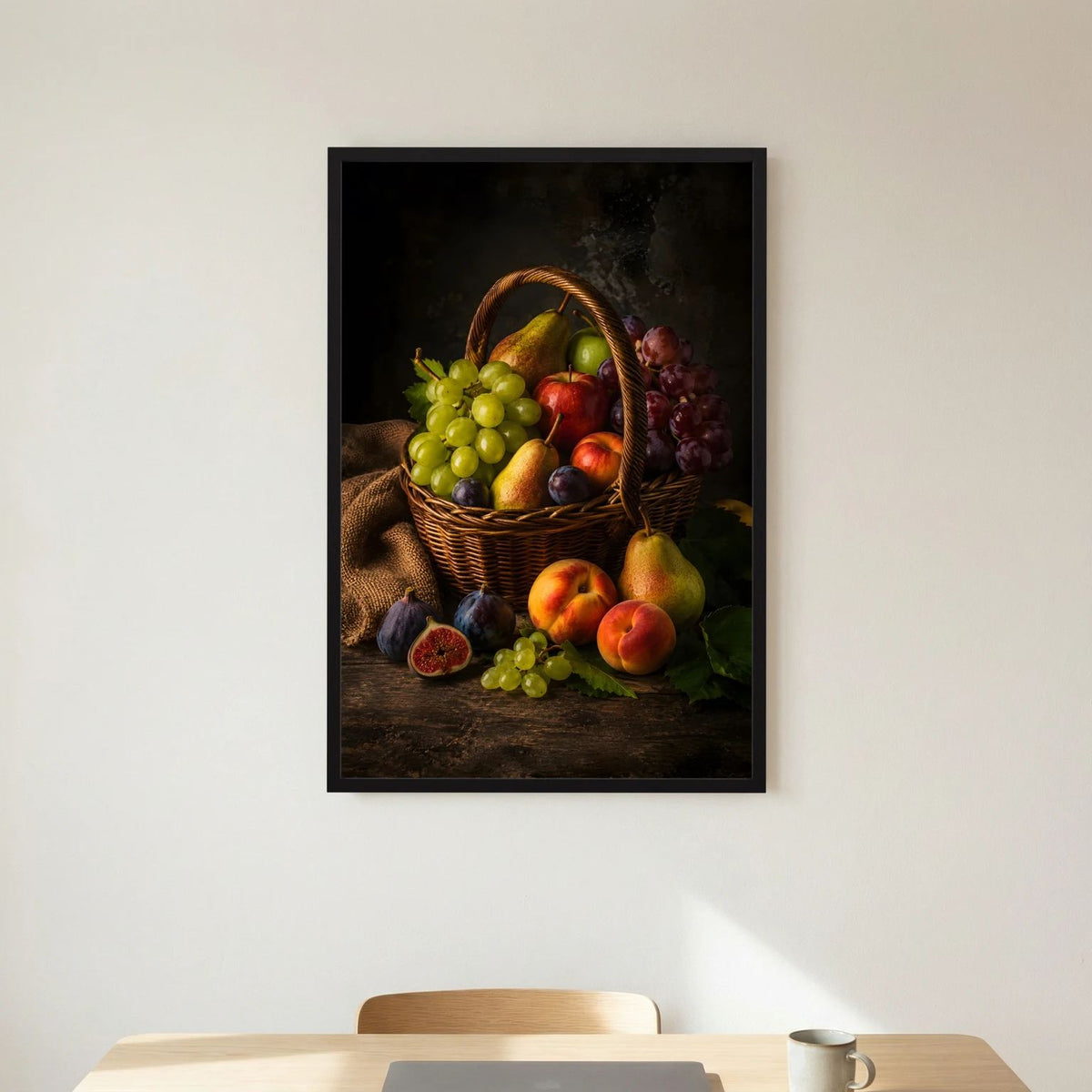 Poster mit Obstkorb-Stillleben im Korb, vertikal, schwarzer Rahmen