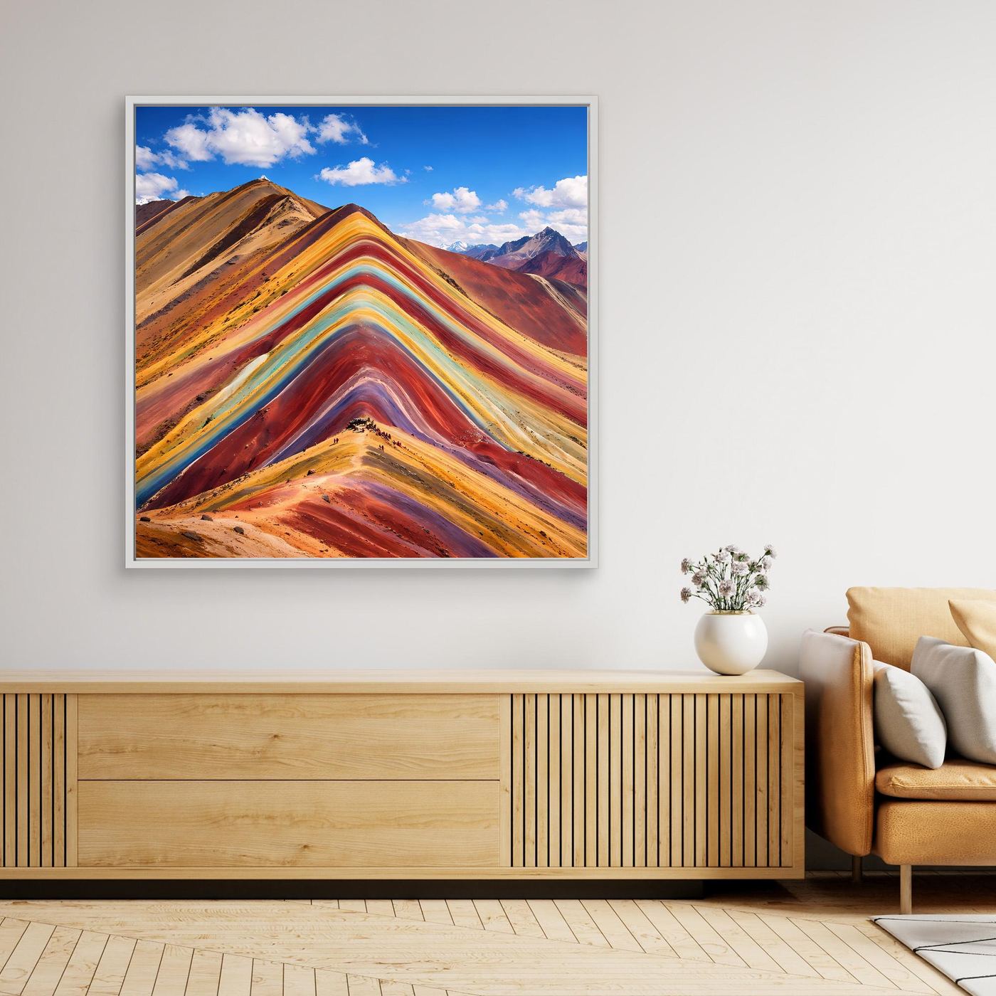 Gerahmtes Leinwandbild mit buntem Berg-Regenbogen und Farbverlaufstreifen, weißer Rahmen