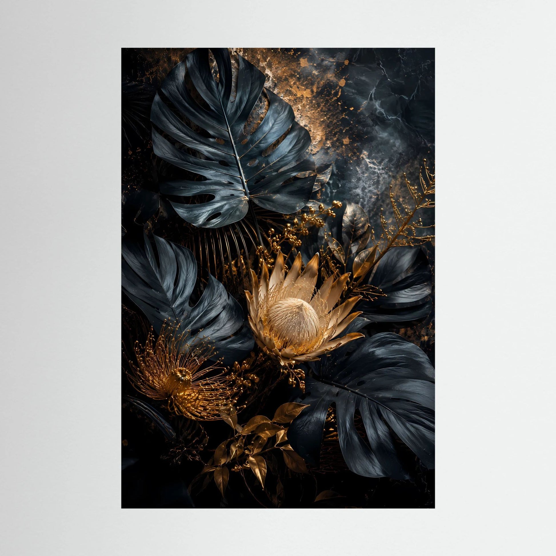 Detailiertes Hochformat-Kunstposter mit goldener Protea und schwarzen Monstera-Blättern
