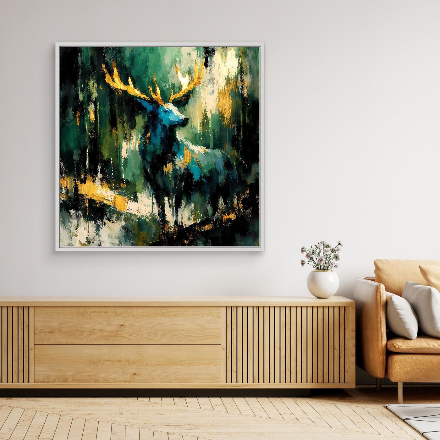 Gerahmtes abstraktes Hirsch-Wandbild mit weißem Rahmen, grünen, blauen und goldenen Farbakzenten